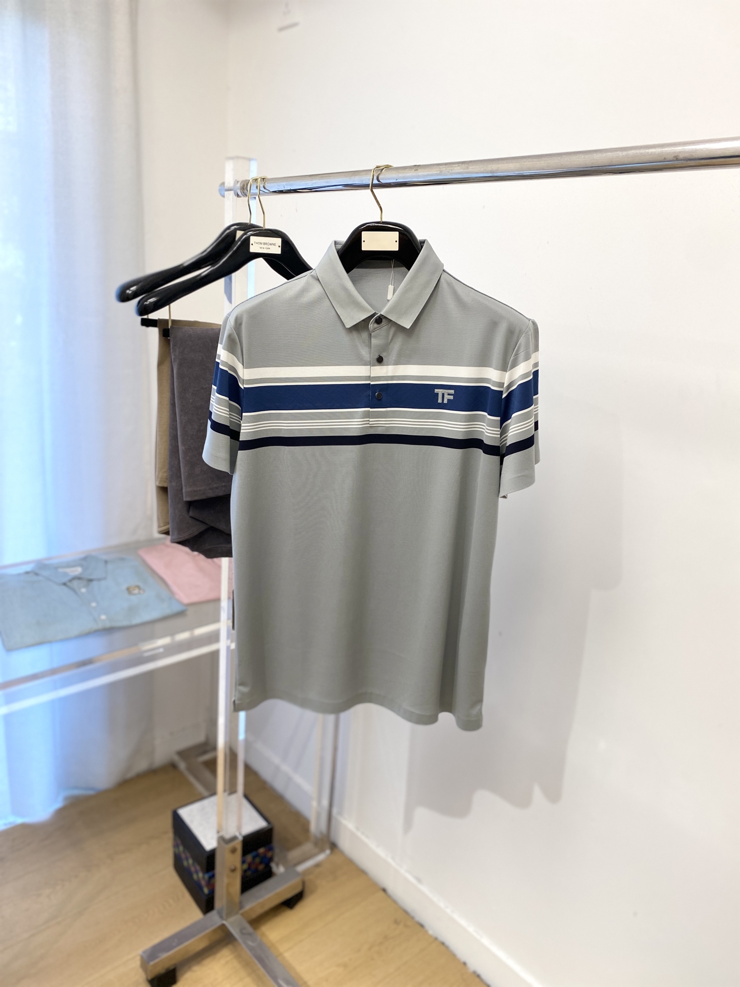 NO:478264,TF, 2025's latest short-sleeved T-shirt, handsome and fashionable, top-grade printed letter logo on the chest, simple and versatile style. Fabric cotton is not only crisp, maintains a fashionable silhouette, but also comfortable to wear, and the yarn is more delicate, the number M-3XL,,tom ford, T-shirt,tees, t-shirt,alexander wang19860909TF、2025最新款短袖T恤,帅气时尚,胸前顶级印胶字母logo,简约百搭款.面料棉 不仅挺括,保持潮流的廓形,又穿着舒适,纱织更细腻,码数M-3XL,,tom ford,T-shirt,tees，t-shirt,alexander wang,Men's clothing