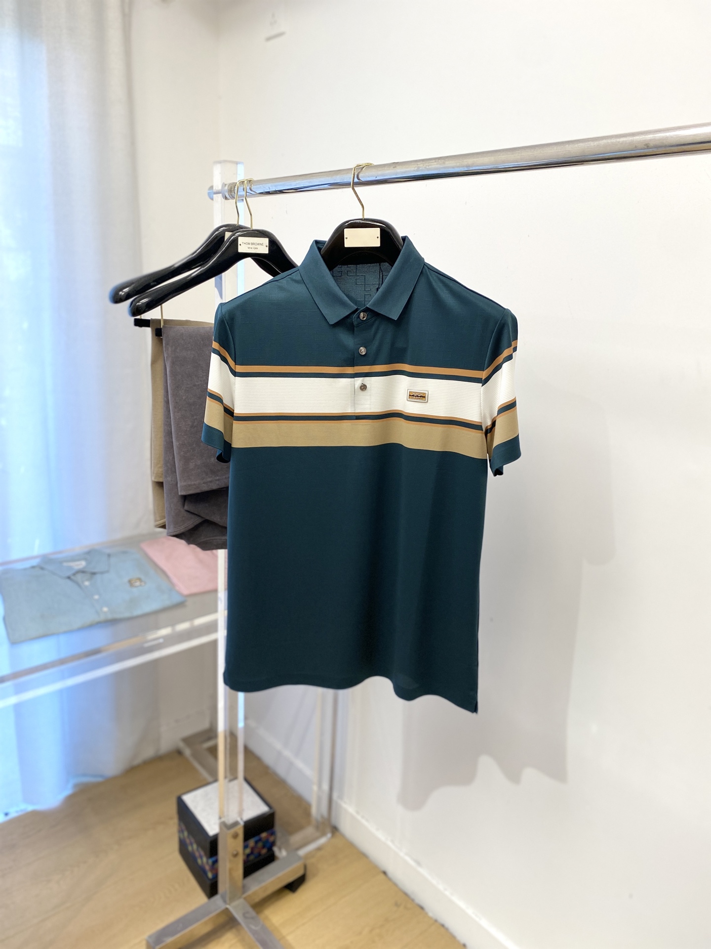 NO:478270,Zenia, the latest short-sleeved T-shirt in 2025, handsome and fashionable, chest design, embossed glue pattern letter logo, simple and versatile style. Fabric cotton is not only crisp, maintains a fashionable silhouette, but also comfortable to wear, and the yarn is more delicate, the number M-3XL, zegna, T-shirt, tees, t-shirt, alexander wang19860909杰尼亚、2025最新款短袖T恤,帅气时尚,胸前设计凹凸印胶图案字母logo,简约百搭款.面料棉 不仅挺括,保持潮流的廓形,又穿着舒适,纱织更细腻,码数M-3XL,,zegna,T-shirt,tees，t-shirt,alexander wang,Men's clothing