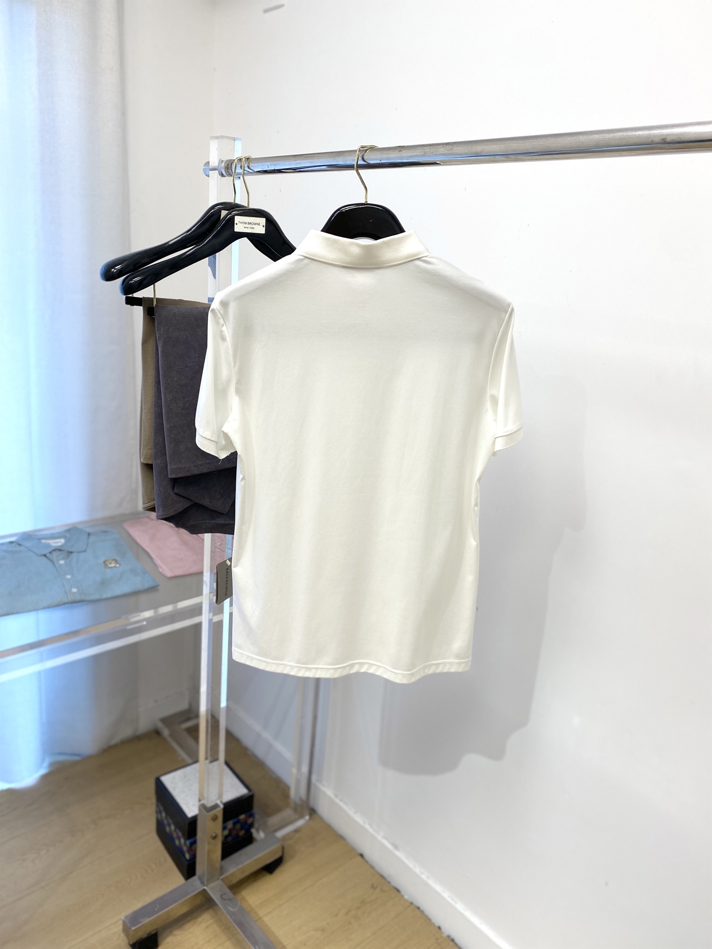 普拉达、2025最新款短袖T恤，帅气时尚，胸前顶级印胶字母logo，简约百搭款。面料棉 不仅挺括，保持潮