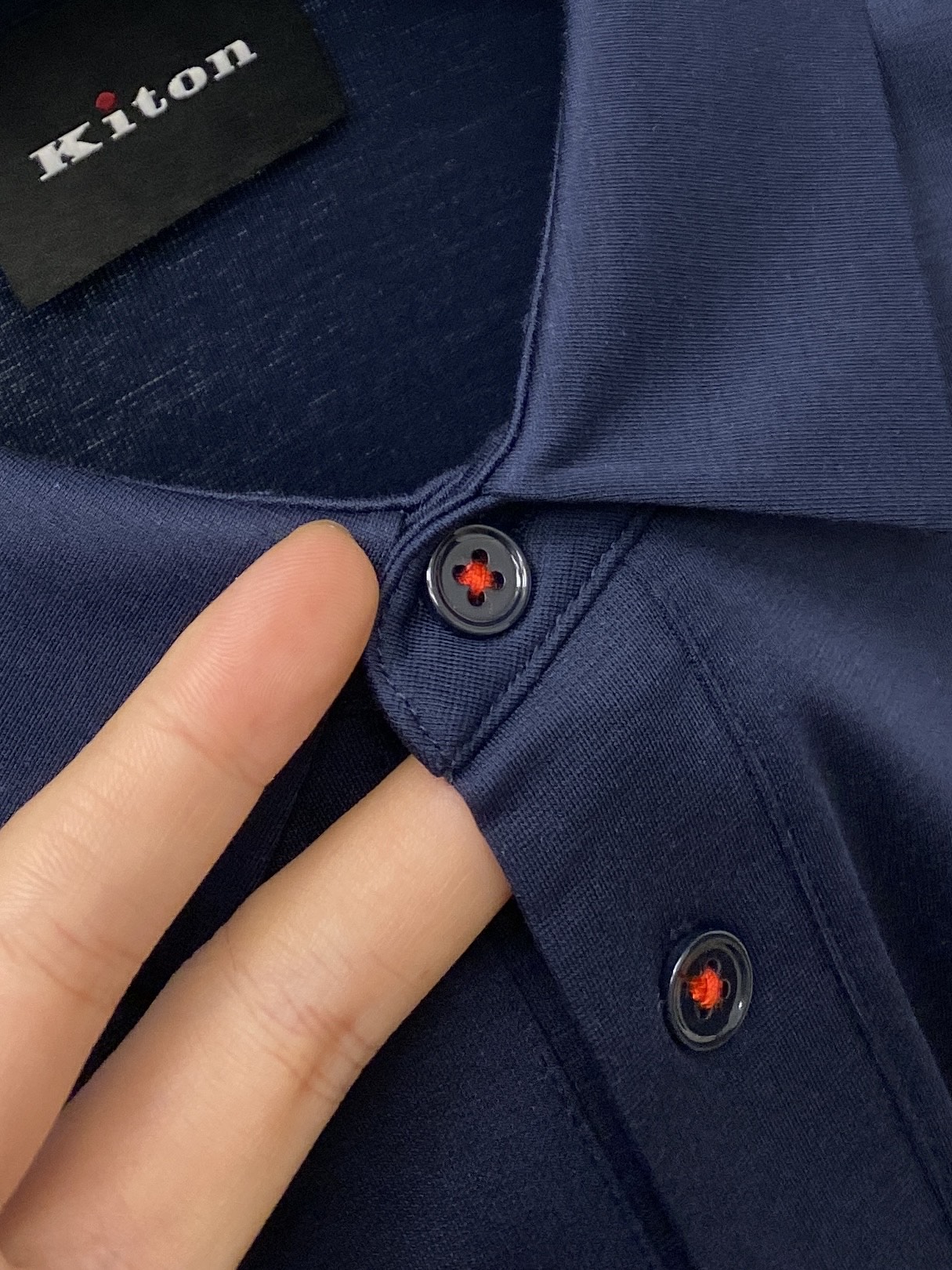 Kiton、2025最新款短袖T恤，帅气时尚，胸前顶级印胶字母logo，简约百搭款。面料棉 不仅挺括，保