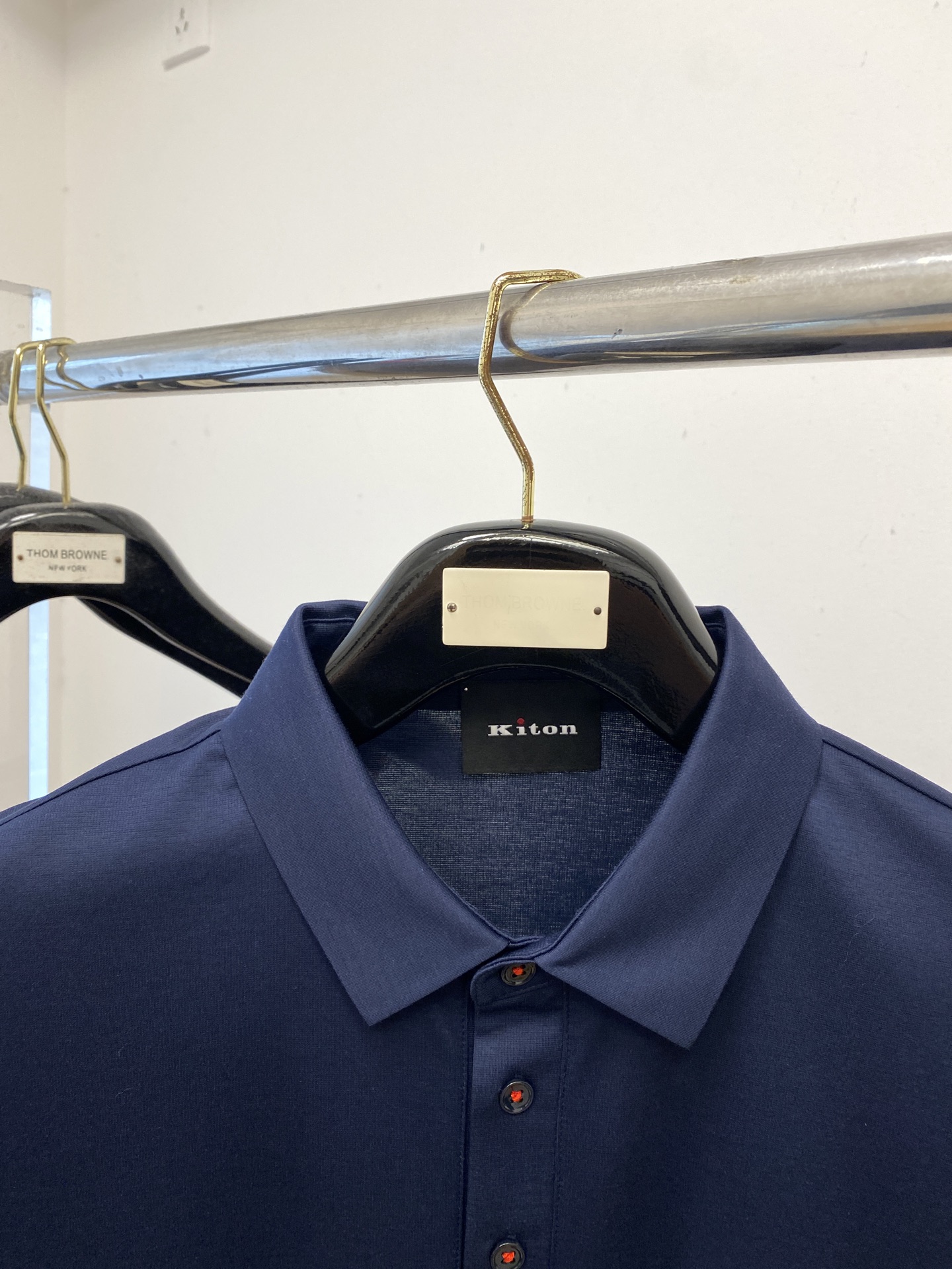 Kiton、2025最新款短袖T恤，帅气时尚，胸前顶级印胶字母logo，简约百搭款。面料棉 不仅挺括，保