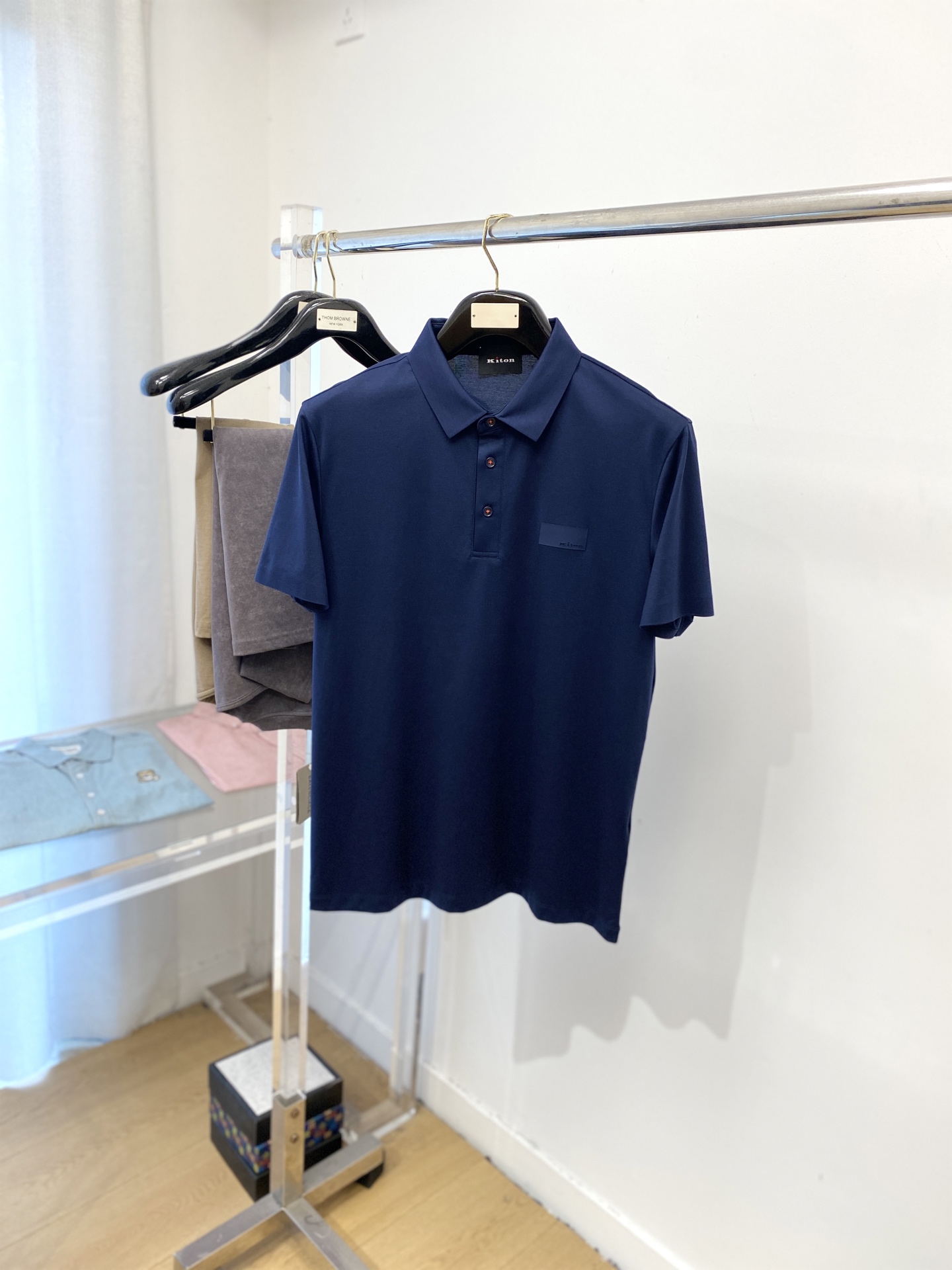Kiton、2025最新款短袖T恤，帅气时尚，胸前顶级印胶字母logo，简约百搭款。面料棉 不仅挺括，保