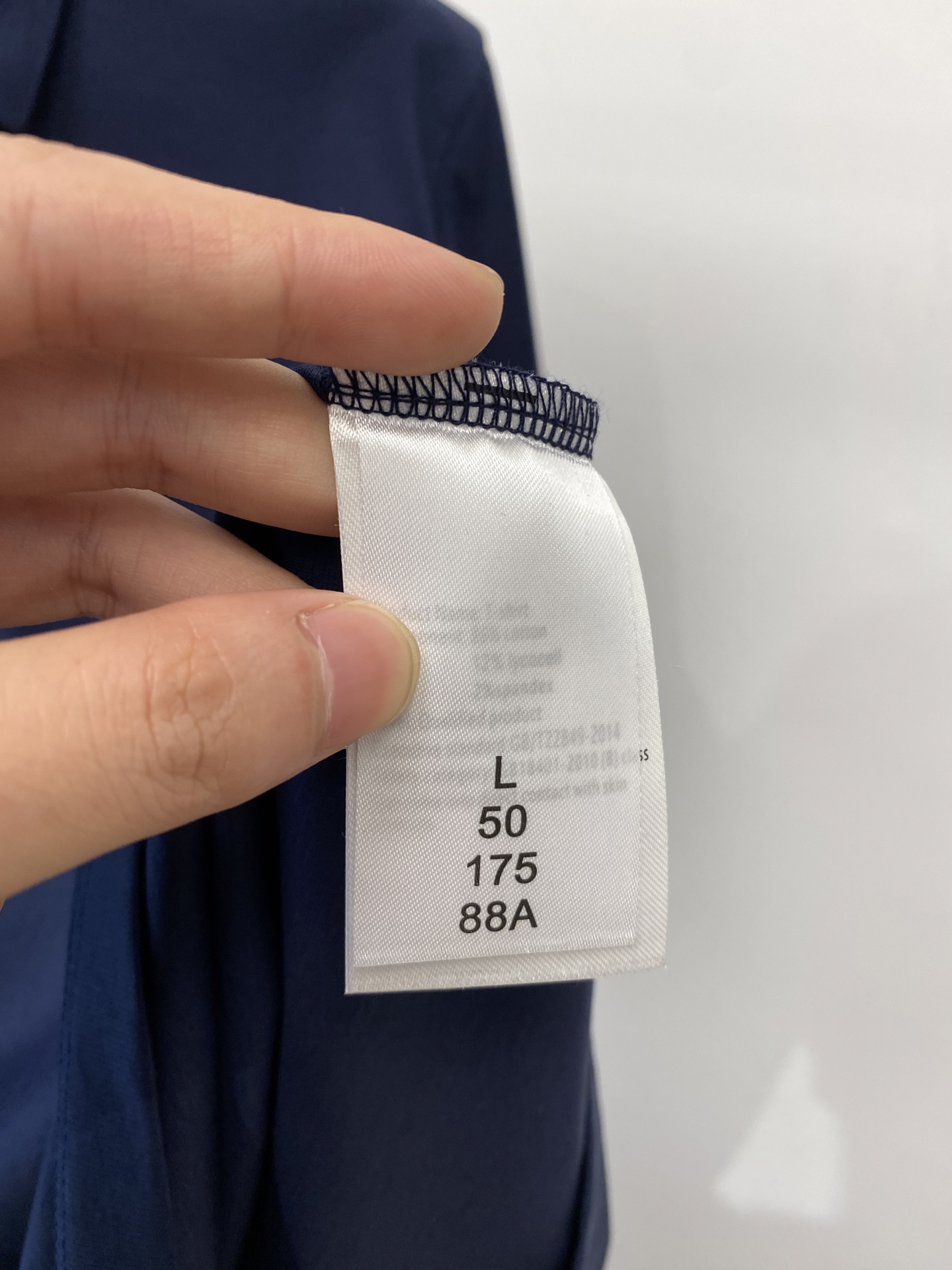 Kiton、2025最新款短袖T恤，帅气时尚，胸前顶级印胶字母logo，简约百搭款。面料棉 不仅挺括，保