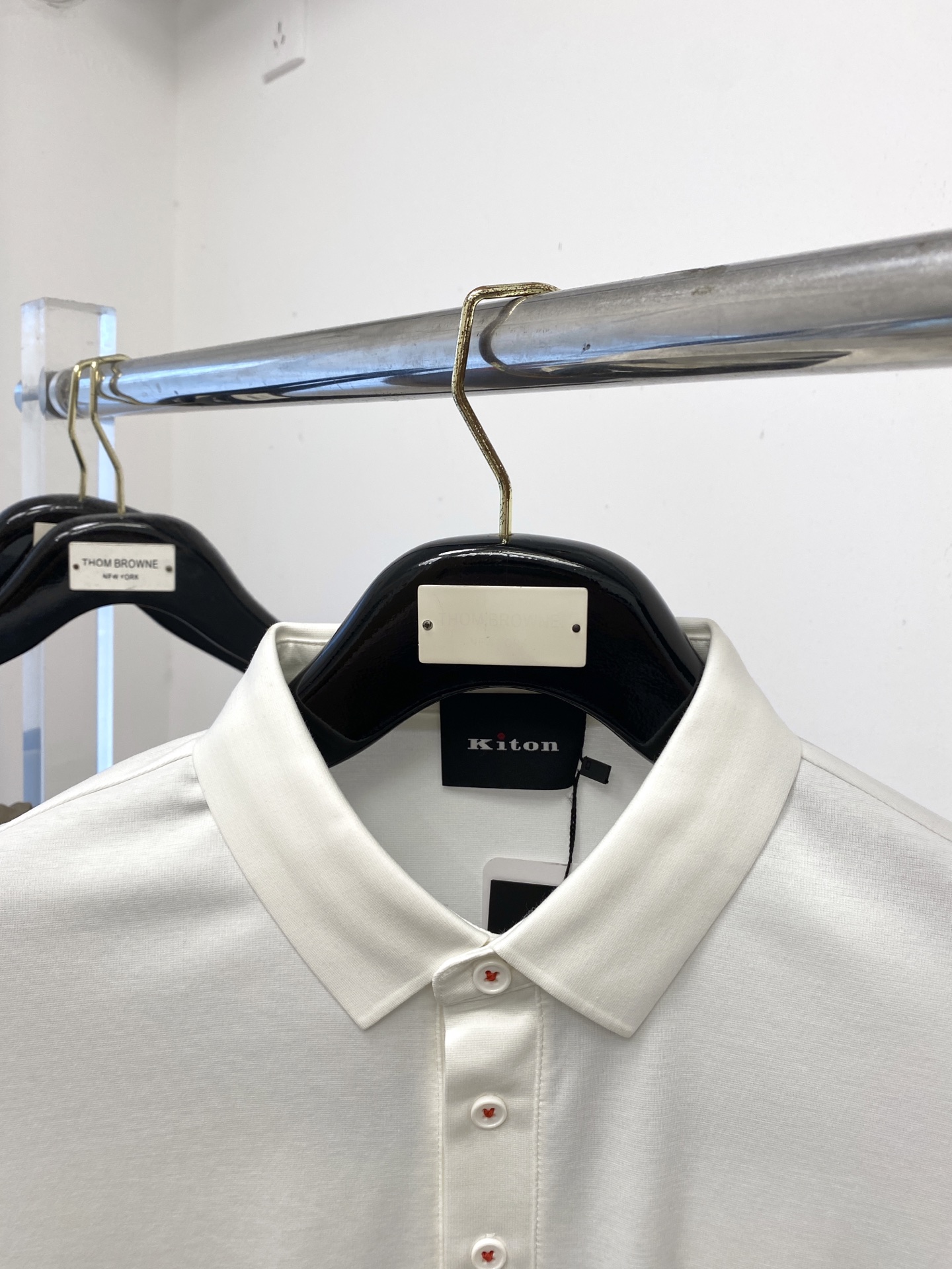 Kiton、2025最新款短袖T恤，帅气时尚，胸前顶级印胶字母logo，简约百搭款。面料棉 不仅挺括，保