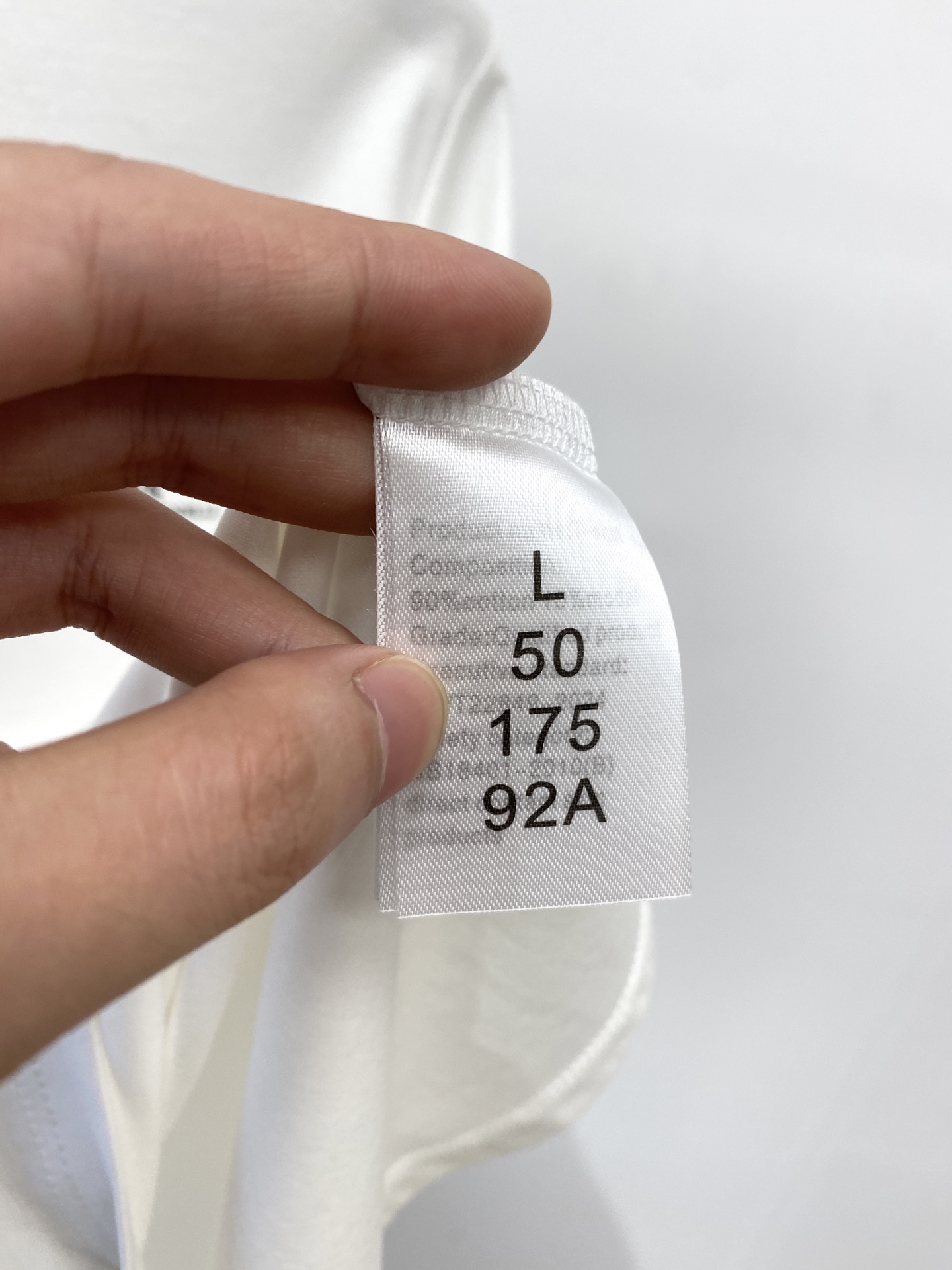 Brunello Cucinelli、2025最新款短袖T恤，帅气时尚，胸前顶级印胶字母图案logo，简