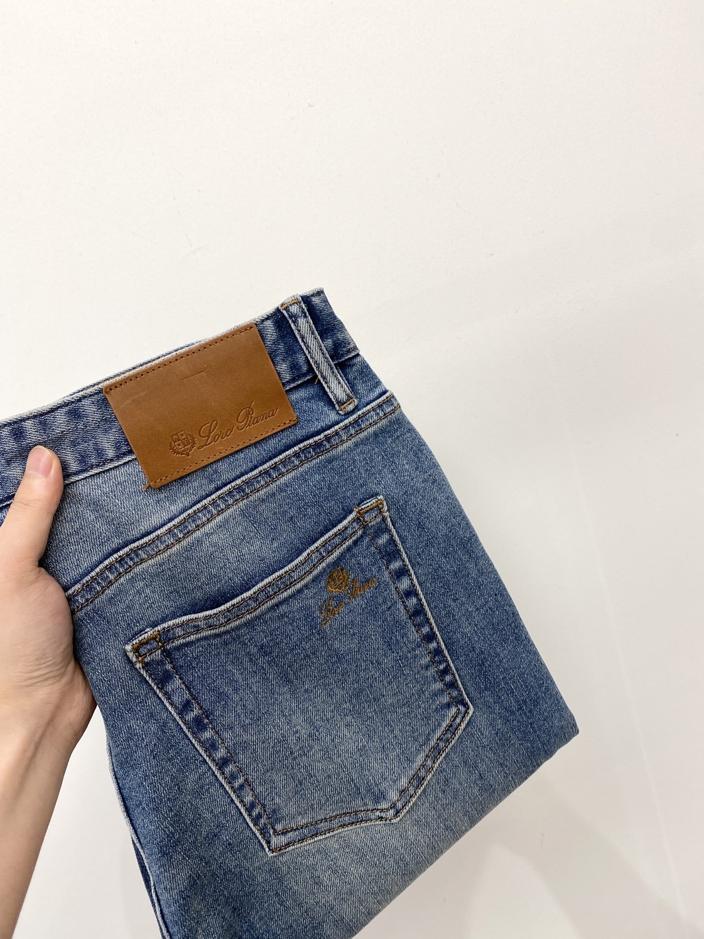 NO:473003,LP, 2025 latest products, special counters are available at the same time, original single-purpose goods, water-washed casual jeans, imported original washing elastic fabric, comfortable and elastic, original hardware and auxiliary decorative logo, super positive style, extremely high grade, counter quality, fashionable and stylish upper body, 29-36, loro piano, jeans, alexander wang19860909LP、2025最新品,专柜同步有售,原单狠货,水洗休闲牛仔裤,进口原版水洗弹力面料,舒适有弹性,原版五金辅料装饰logo,版型超正,档次极高,专柜品质,上身时尚有型,码数29-36,,loro piana,jeans,alexander wang,Men's clothing