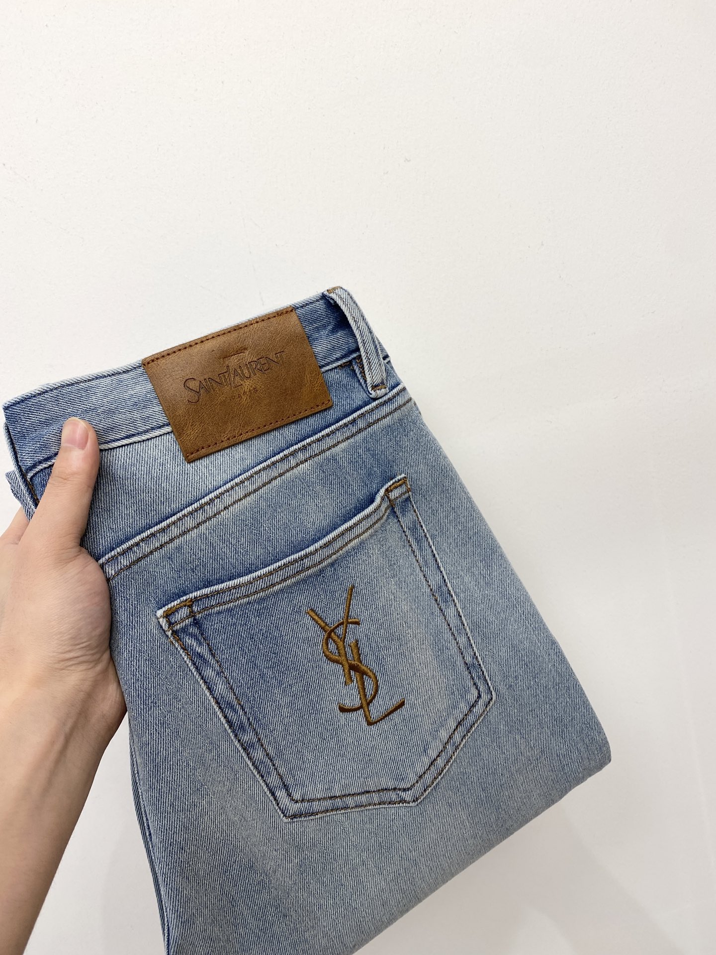 NO:473007,YSL Saint Laurent, 2025 latest products, special counters are available at the same time, original singles, washable casual jeans, imported original washable elastic fabric, comfortable and elastic, original hardware and auxiliary decorative logo, super positive style, extremely high grade, counter quality, fashionable and stylish upper body, 29-36, saint laurent, saint laurent, jeans, alexander wang19860909YSL 圣罗兰、2025最新品,专柜同步有售,原单狠货,水洗休闲牛仔裤,进口原版水洗弹力面料,舒适有弹性,原版五金辅料装饰logo,版型超正,档次极高,专柜品质,上身时尚有型,码数29-36,,saint laurent,saint laurent,jeans,alexander wang,Men's clothing