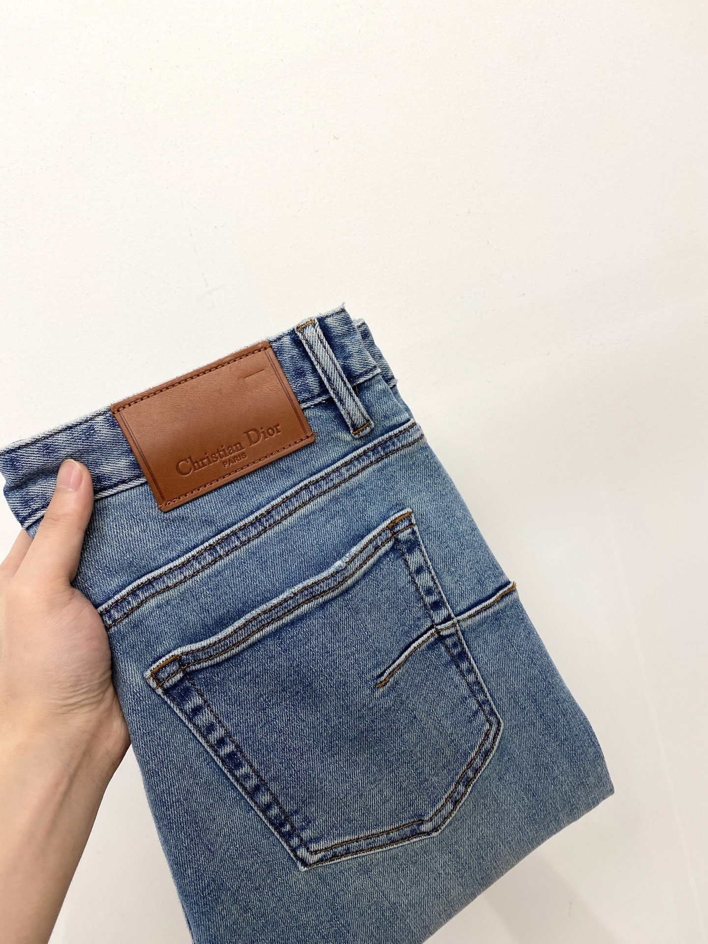 NO:473018,Dior, 2025 latest products, special counters are available at the same time, original singles, washable casual jeans, imported original washable elastic fabric, comfortable and elastic, original hardware and auxiliary decorative logo, super positive style, extremely high grade, counter quality, fashionable and stylish upper body, 29-36,,dior,jeans,alexander wang19860909迪奥、2025最新品,专柜同步有售,原单狠货,水洗休闲牛仔裤,进口原版水洗弹力面料,舒适有弹性,原版五金辅料装饰logo,版型超正,档次极高,专柜品质,上身时尚有型,码数29-36,,dior,jeans,alexander wang,Men's clothing