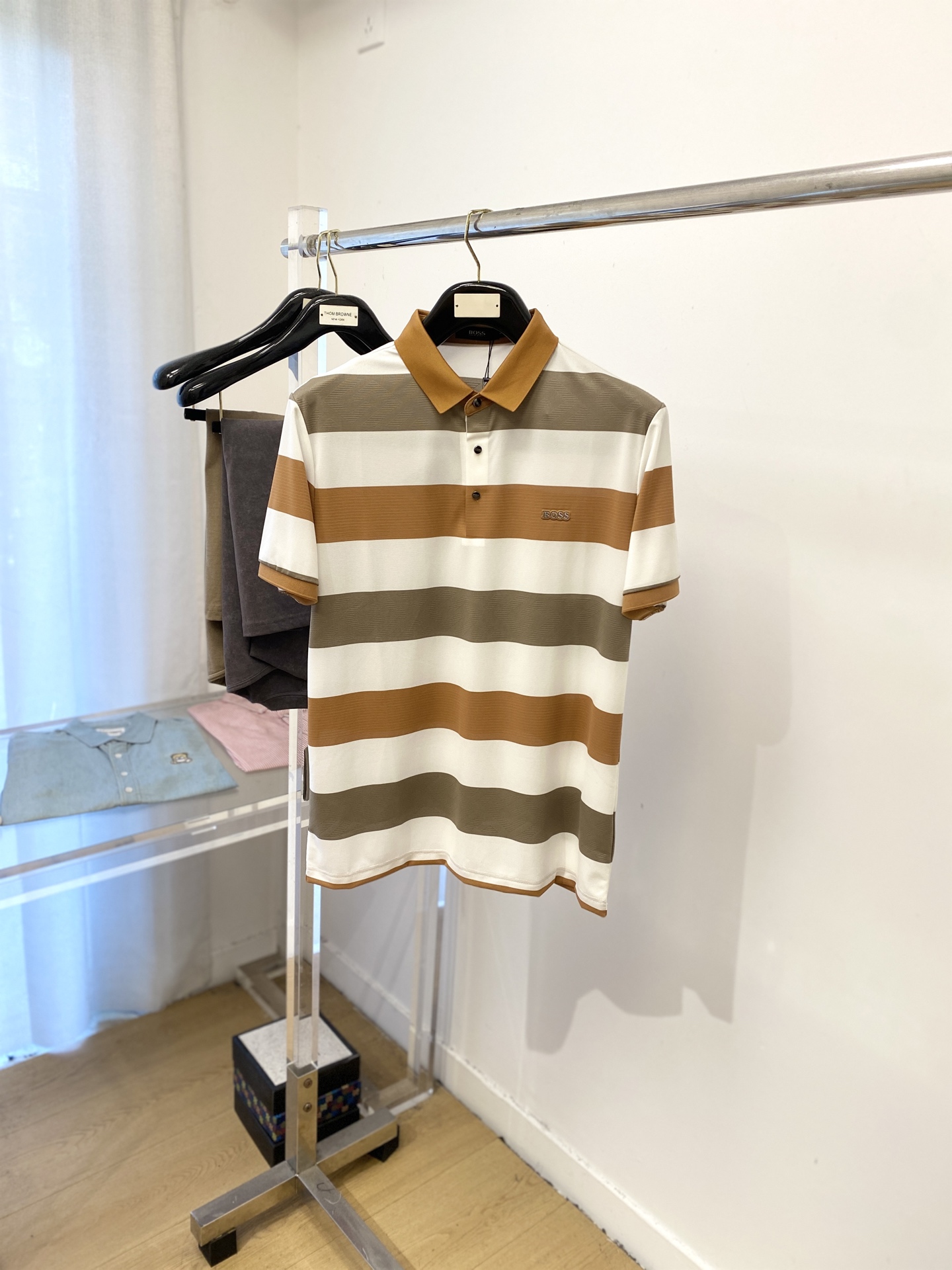 NO:478306,BOSS, the latest short-sleeved T-shirt in 2025, handsome and fashionable, chest design, embossed and printed letter logo, simple and versatile. Fabric cotton is not only crisp, maintains a fashionable silhouette, but also comfortable to wear, and the yarn is more delicate, the number M-3XL, T-shirt,tees, t-shirt,alexander wang19860909BOSS、2025最新款短袖T恤,帅气时尚,胸前设计凹凸印胶字母logo,简约百搭款.面料棉 不仅挺括,保持潮流的廓形,又穿着舒适,纱织更细腻,码数M-3XL,,T-shirt,tees，t-shirt,alexander wang,Men's clothing