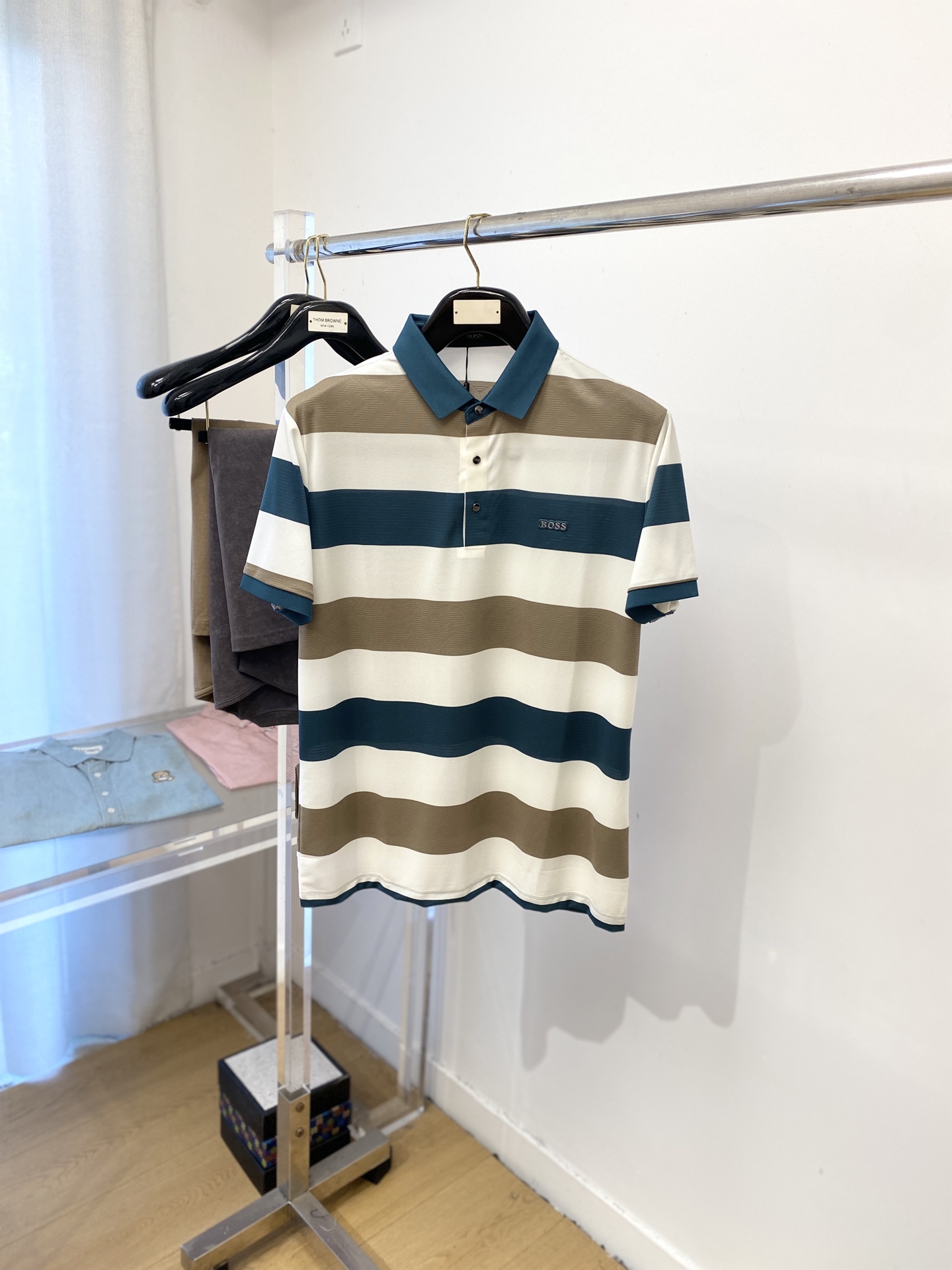 NO:478254,BOSS, the latest short-sleeved T-shirt in 2025, handsome and fashionable, chest design, embossed and printed letter logo, simple and versatile. Fabric cotton is not only crisp, maintains a fashionable silhouette, but also comfortable to wear, and the yarn is more delicate, the number M-3XL, T-shirt,tees, t-shirt,alexander wang19860909BOSS、2025最新款短袖T恤,帅气时尚,胸前设计凹凸印胶字母logo,简约百搭款.面料棉 不仅挺括,保持潮流的廓形,又穿着舒适,纱织更细腻,码数M-3XL,,T-shirt,tees，t-shirt,alexander wang,Men's clothing