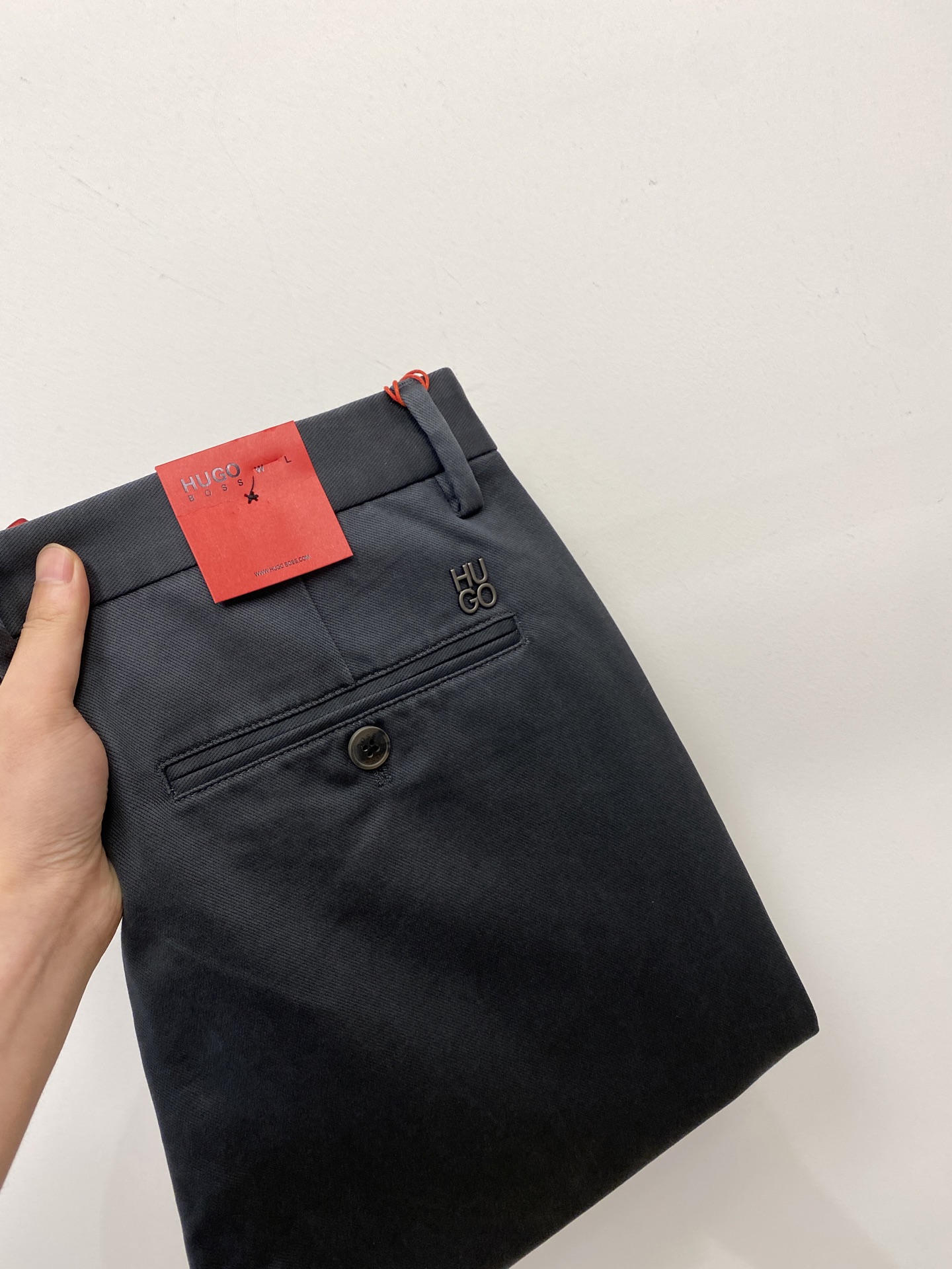 NO:497930,HUGO, 2025 hot casual trousers, high elasticity, slimming, simple and versatile hot products, fine workmanship, every needle can be seen attentively, and many celebrity internet celebrities love the most, lengthen the body proportions!  Micro-spin ^_^Comfortable fabric Details 29-38,,alexander wang19860909HUGO、2025爆款休闲西裤 高弹显瘦必爆简约百搭爆款,做工精细,每一针都看得到用心,超多明星网红最爱 拉长身材比例哦！微弹 ^_^舒适面料 细节体码数29-38,,alexander wang,Men's clothing