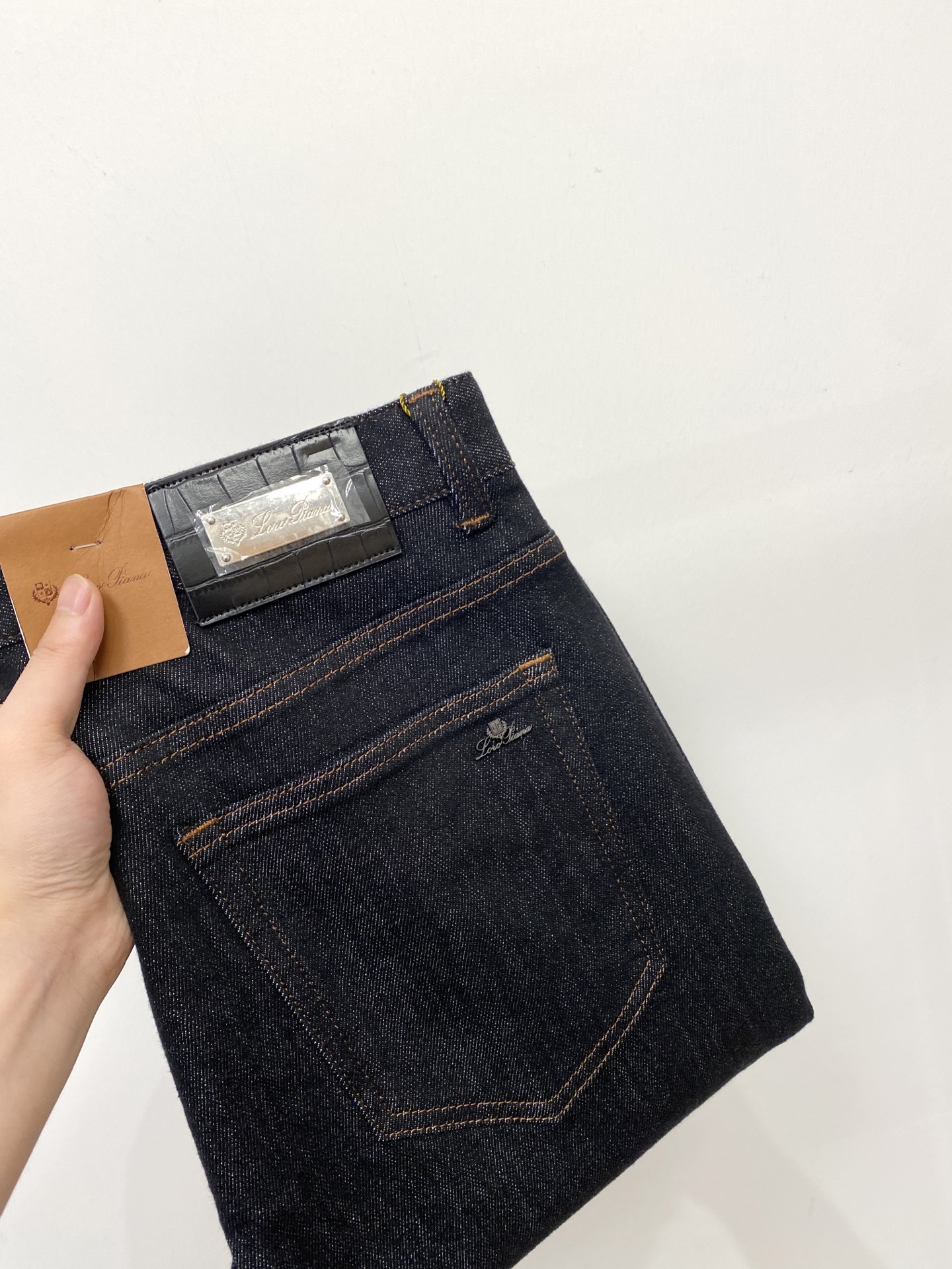 NO:497950,LP, 2025 latest products, special counters are available at the same time, original single-order goods, water-washed casual jeans, imported original washing elastic fabric, comfortable and elastic, original hardware and auxiliary decorative logo, super positive style, extremely high grade, counter quality, fashionable and stylish upper body, 29-38, loro piano, jeans, alexander wang19860909LP、2025最新品,专柜同步有售,原单狠货,水洗休闲牛仔裤,进口原版水洗弹力面料,舒适有弹性,原版五金辅料装饰logo,版型超正,档次极高,专柜品质,上身时尚有型,码数29-38,,loro piana,jeans,alexander wang,Men's clothing