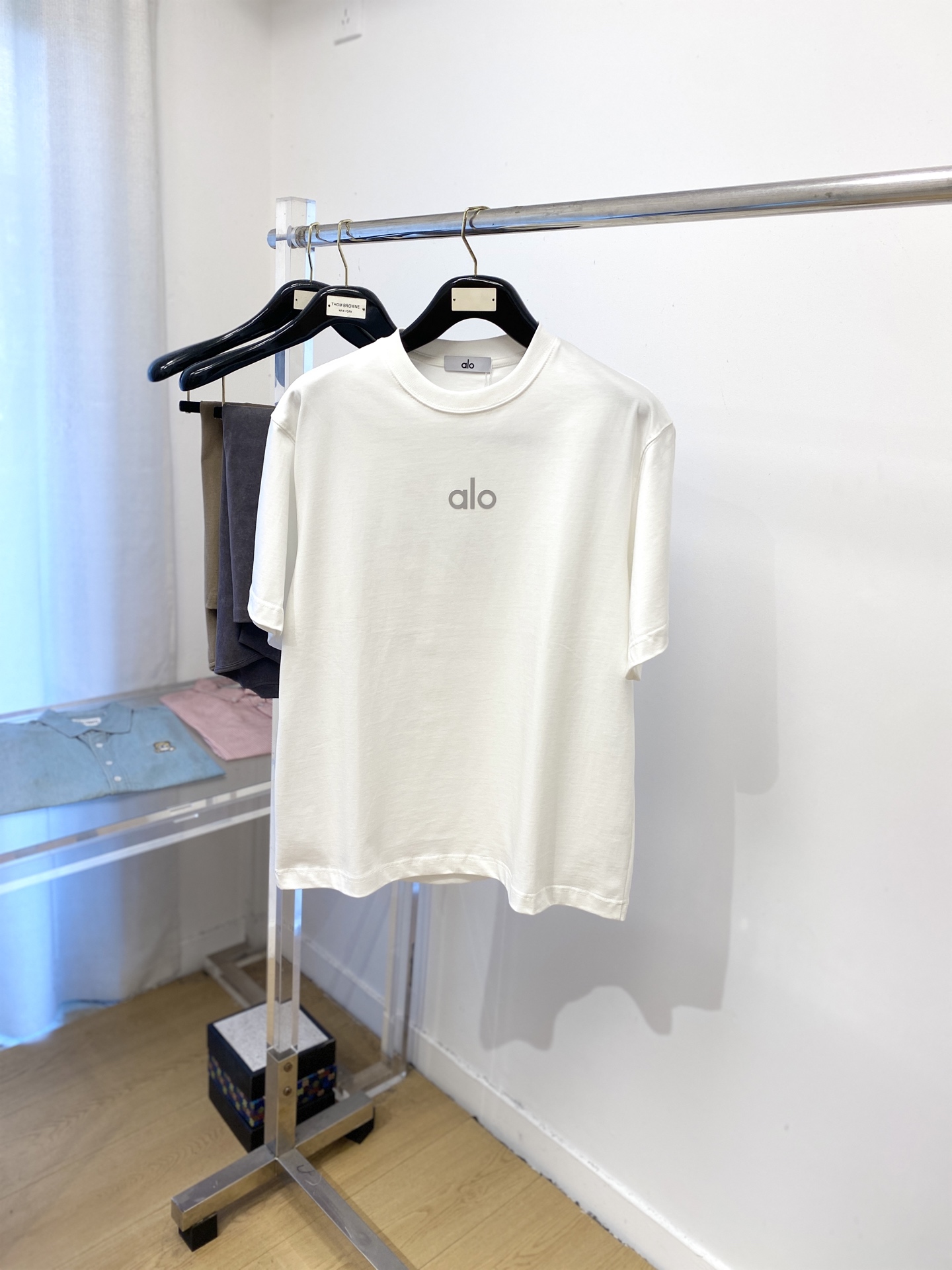 NO:478291,aIo, the latest short-sleeved T-shirt in 2025, handsome and fashionable, top-grade printed letter logo on the chest, simple and versatile style. The fabric cotton is not only crisp, maintains the trendy silhouette, but also comfortable to wear, and the yarn is more delicate, the number M-2XL, T-shirt,tees, t-shirt,alexander wang19860909aIo、2025最新款短袖T恤,帅气时尚,胸前顶级印胶字母logo,简约百搭款.面料棉 不仅挺括,保持潮流的廓形,又穿着舒适,纱织更细腻,码数M-2XL,,T-shirt,tees，t-shirt,alexander wang,Men's clothing