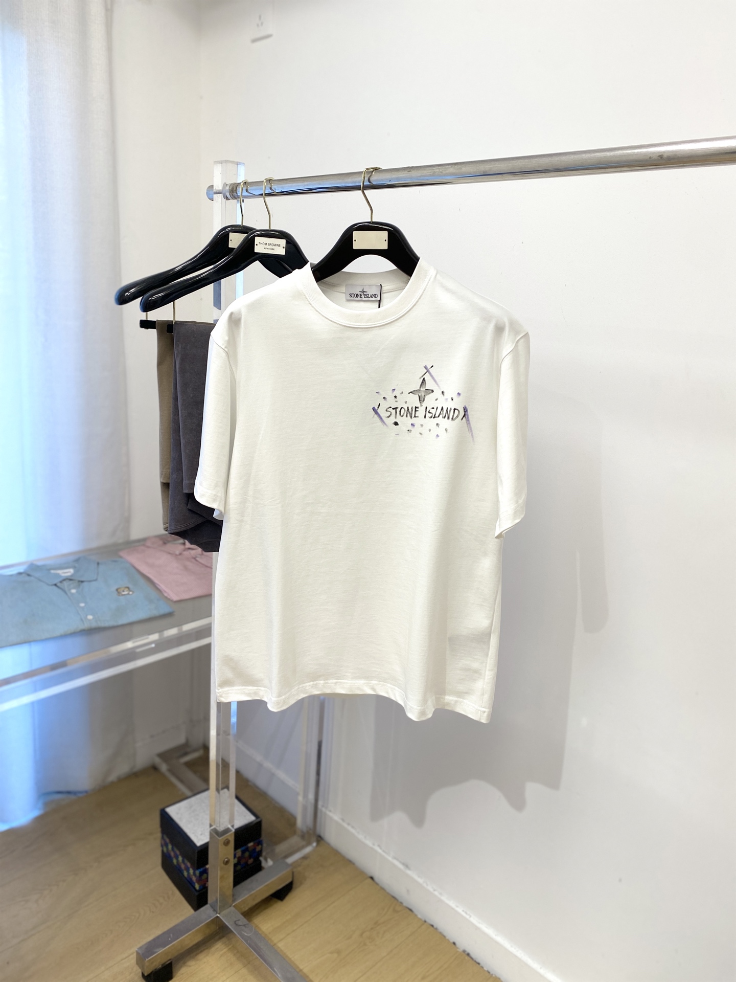 NO:478297,Stone Island, the latest short-sleeved T-shirt in 2025, handsome and fashionable, top-grade printed pattern letter logo on the chest, simple and versatile style. The fabric cotton is not only crisp, maintains the trendy silhouette, but also comfortable to wear, and the yarn is more delicate, the number M-2XL, T-shirt,tees, t-shirt,alexander wang19860909石头岛、2025最新款短袖T恤,帅气时尚,胸前顶级印花图案字母logo,简约百搭款.面料棉 不仅挺括,保持潮流的廓形,又穿着舒适,纱织更细腻,码数M-2XL,,T-shirt,tees，t-shirt,alexander wang,Men's clothing