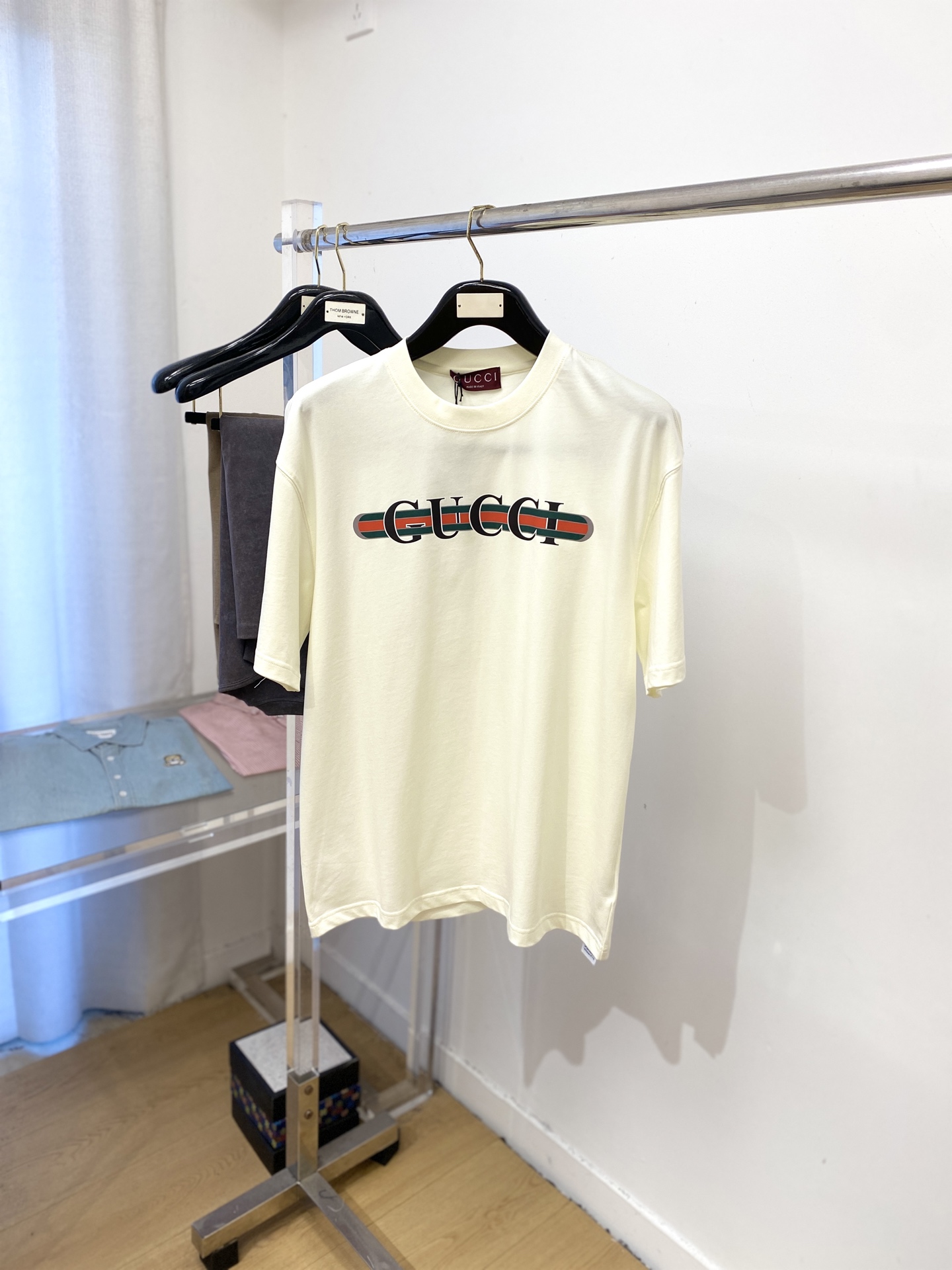 NO:478344,Guqi, the latest short-sleeved T-shirt in 2025, handsome and fashionable, top printed letter logo on the chest, simple and versatile style. The fabric cotton is not only crisp, maintains the trendy silhouette, but also comfortable to wear, and the yarn is more delicate, S-3XL, T-shirt,tees, t-shirt,alexander wang19860909古奇、2025最新款短袖T恤,帅气时尚,胸前顶级印花字母logo,简约百搭款.面料棉 不仅挺括,保持潮流的廓形,又穿着舒适,纱织更细腻,码数S-3XL,,T-shirt,tees，t-shirt,alexander wang,Men's clothing