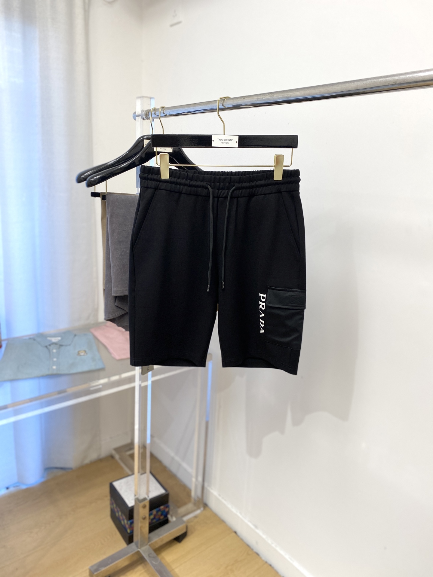 NO:478368,Prada, 2025 hot casual shorts, high elasticity and slimming, simple and versatile, with fine workmanship, every needle can be seen with care, many celebrity celebrities love the most, lengthen the body proportions!  Micro-spin ^_^Comfortable fabric Details M-3XL, prada, shorts, alexander wang19860909普拉达、2025爆款休闲短裤 高弹显瘦必爆简约百搭爆款,做工精细,每一针都看得到用心,超多明星网红最爱 拉长身材比例哦！微弹 ^_^舒适面料 细节体码数M-3XL,,prada,shorts,alexander wang,Men's clothing