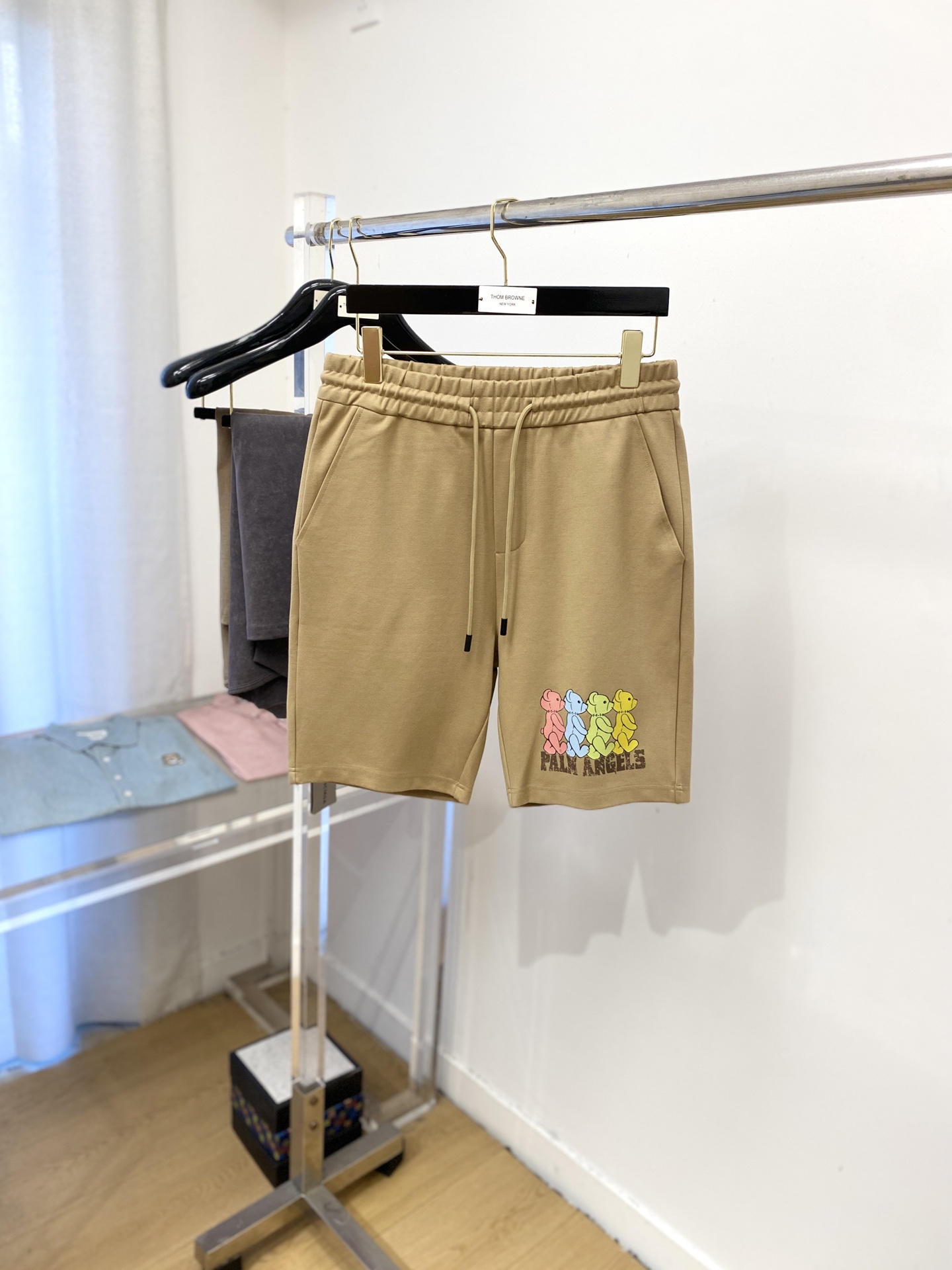 NO:478318,Palm Angel, 2025 hot casual shorts, high elasticity and slimming, simple and versatile, with fine workmanship, every needle can be seen attentively, and many celebrity celebrities love the most, lengthen the body proportions!  Micro-spin ^_^Comfortable fabric Details M-3XL, shorts, alexander wang19860909棕榈天使、2025爆款休闲短裤 高弹显瘦必爆简约百搭爆款,做工精细,每一针都看得到用心,超多明星网红最爱 拉长身材比例哦！微弹 ^_^舒适面料 细节体码数M-3XL,,shorts,alexander wang,Men's clothing