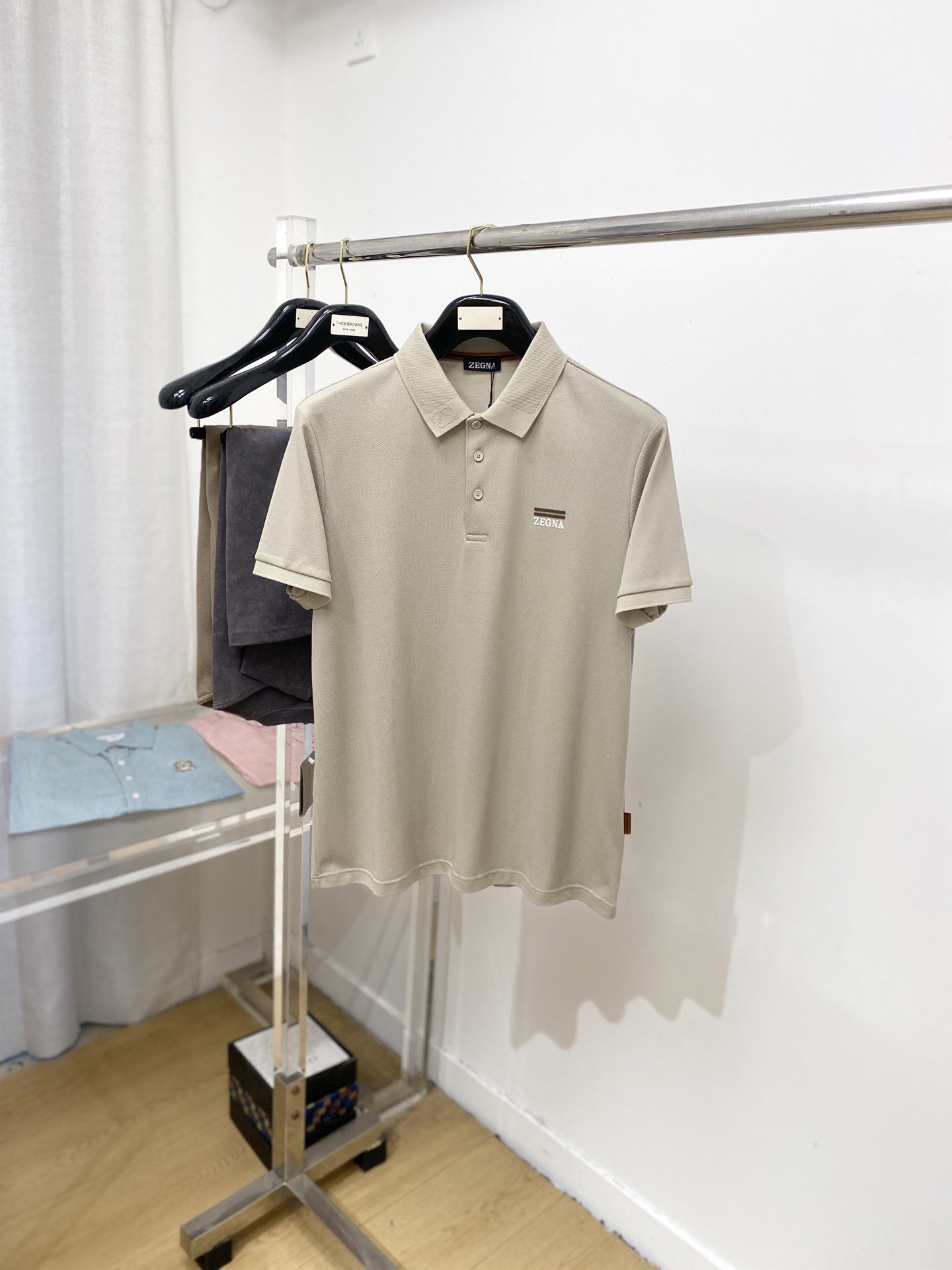 NO:495091,Zenia, the latest short-sleeved T-shirt, handsome and fashionable, top-grade glue-printed letter logo on the chest, simple and versatile style. Fabric cotton is not only crisp, maintains the trendy silhouette, and is comfortable to wear, and the yarn is more delicate, the number M-3XL, zegna, T-shirt, tees, t-shirt, alexander wang19860909杰尼亚、最新款短袖T恤,帅气时尚,胸前顶级印胶图案字母logo,简约百搭款.面料棉 不仅挺括,保持潮流的廓形,又穿着舒适,纱织更细腻,码数M-3XL,,zegna,T-shirt,tees，t-shirt,alexander wang,Men's clothing