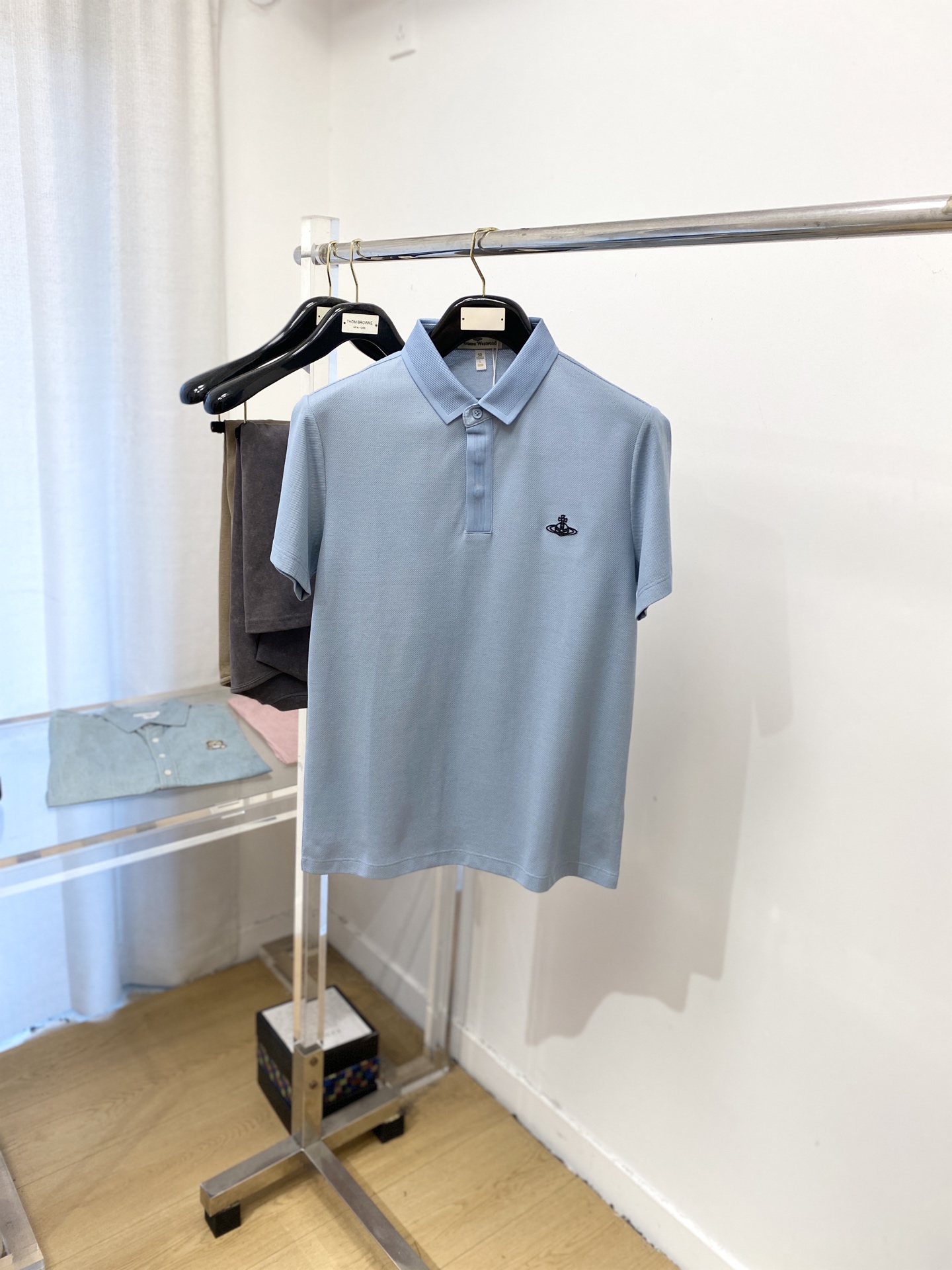 “Vivian 2025 Short-Sleeve Cotton T-Shirt with Logo Chest Pattern in M-3XL Sizes” - 图片 1