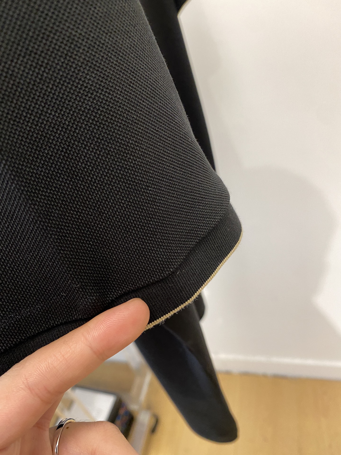 YSL 圣罗兰、2025最新款短袖T恤，帅气时尚，胸前精致刺绣字母logo，简约百搭款。面料棉 不仅挺括