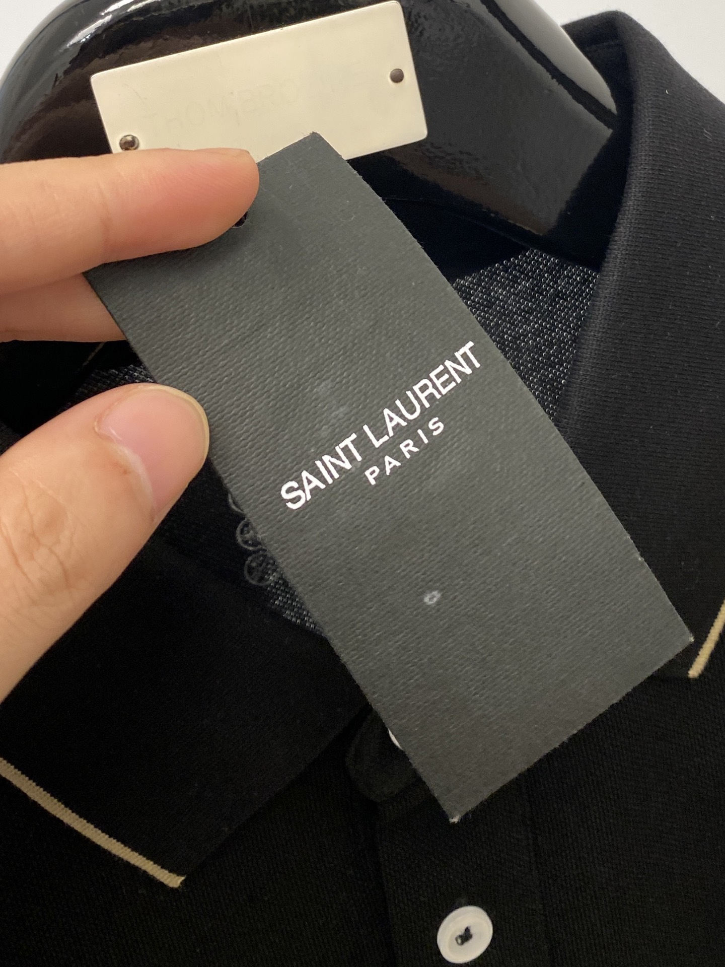 YSL 圣罗兰、2025最新款短袖T恤，帅气时尚，胸前精致刺绣字母logo，简约百搭款。面料棉 不仅挺括