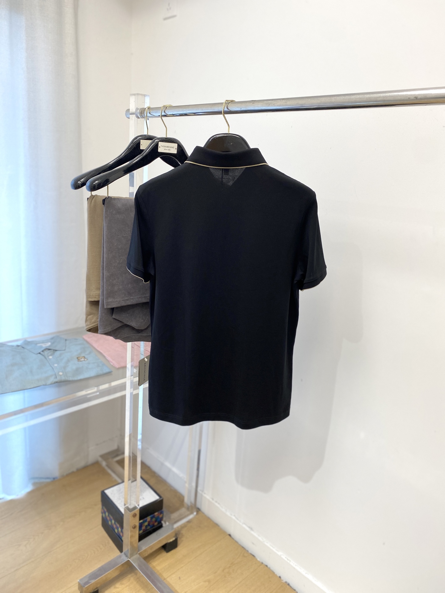 YSL 圣罗兰、2025最新款短袖T恤，帅气时尚，胸前精致刺绣字母logo，简约百搭款。面料棉 不仅挺括