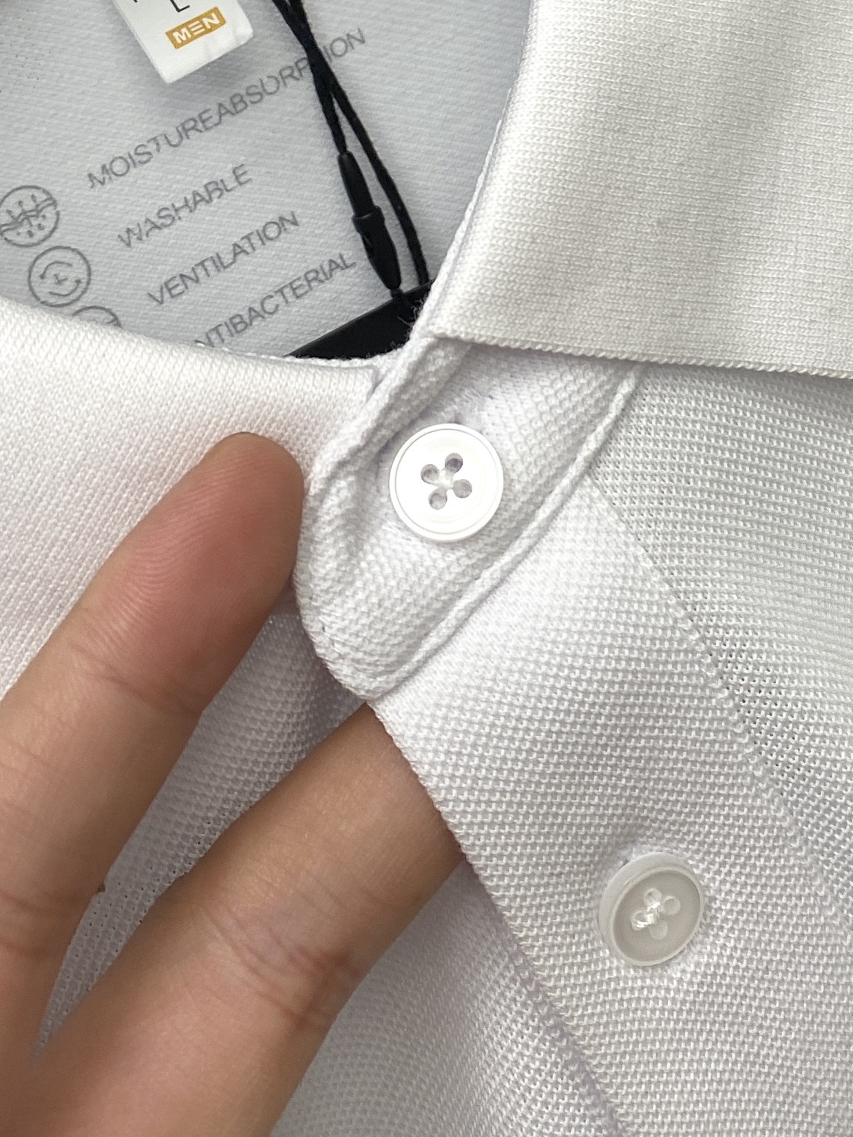 YSL 圣罗兰、2025最新款短袖T恤，帅气时尚，胸前精致刺绣字母logo，简约百搭款。面料棉 不仅挺括