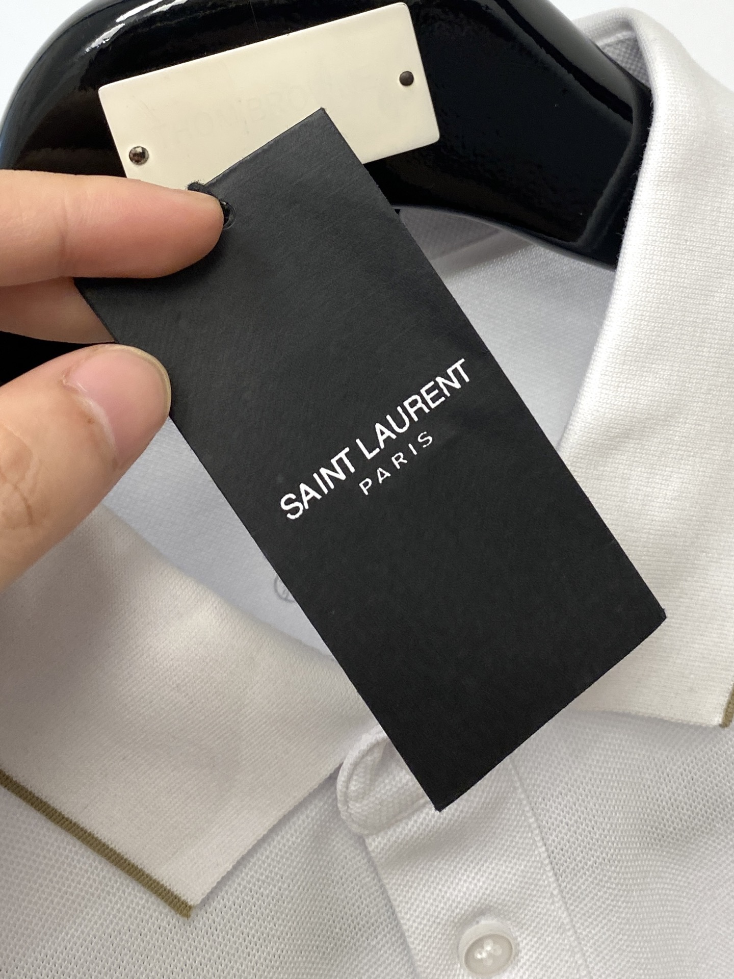 YSL 圣罗兰、2025最新款短袖T恤，帅气时尚，胸前精致刺绣字母logo，简约百搭款。面料棉 不仅挺括