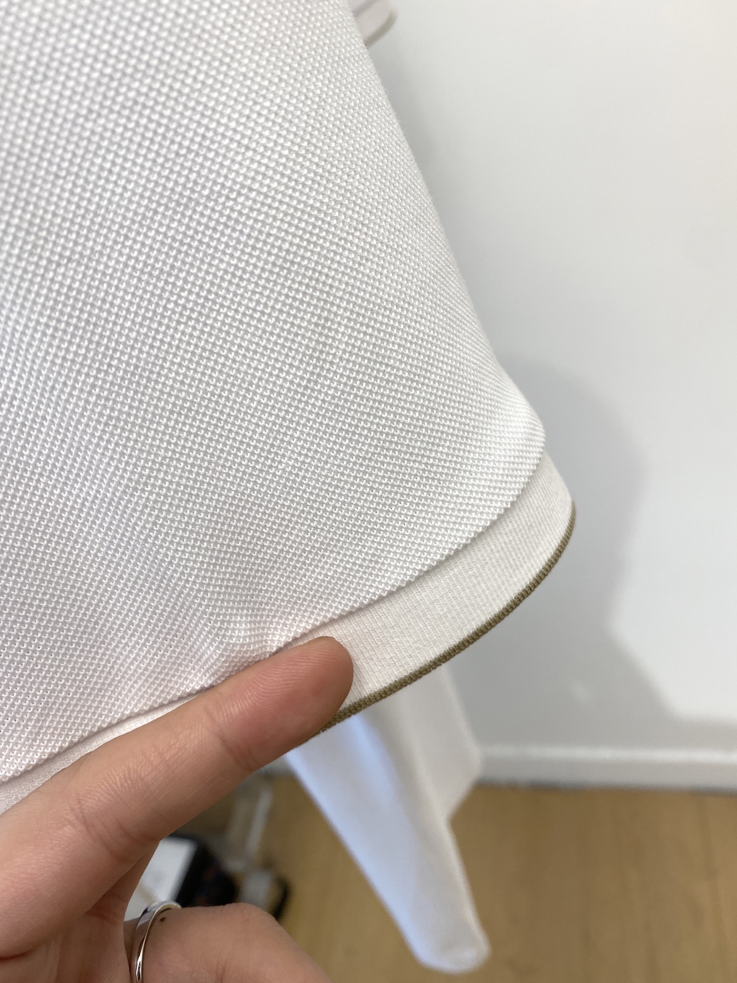 YSL 圣罗兰、2025最新款短袖T恤，帅气时尚，胸前精致刺绣字母logo，简约百搭款。面料棉 不仅挺括