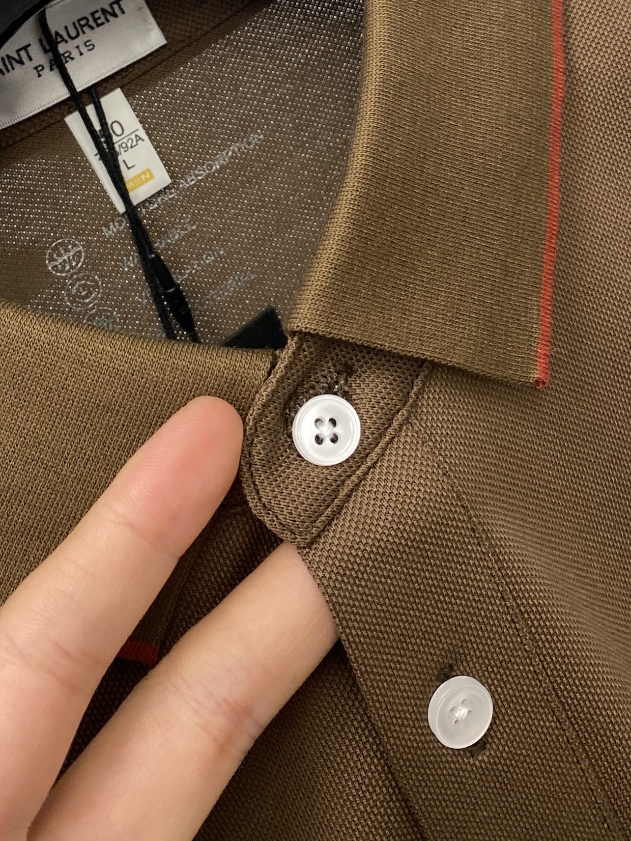 YSL 圣罗兰、2025最新款短袖T恤，帅气时尚，胸前精致刺绣字母logo，简约百搭款。面料棉 不仅挺括