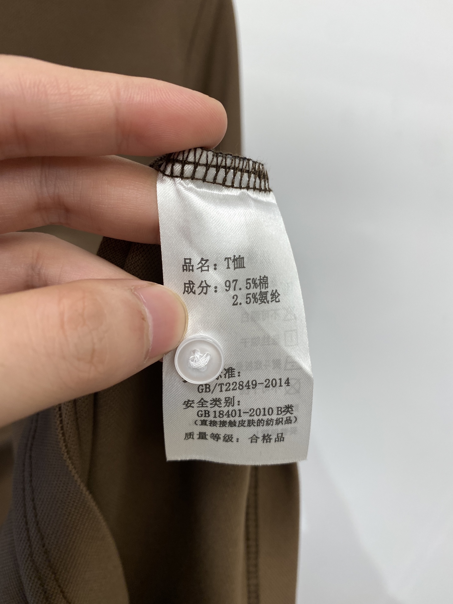 YSL 圣罗兰、2025最新款短袖T恤，帅气时尚，胸前精致刺绣字母logo，简约百搭款。面料棉 不仅挺括