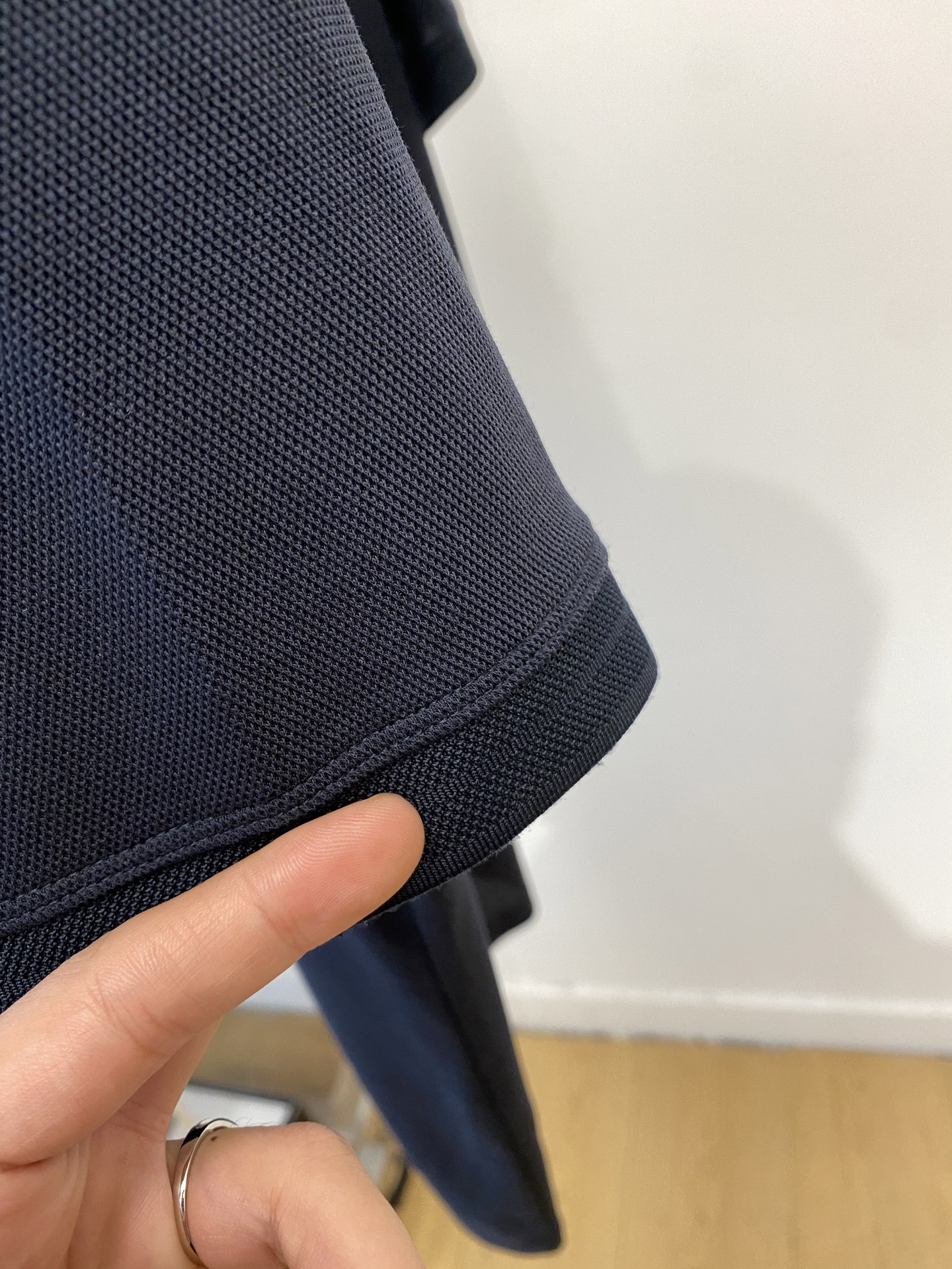 爱马仕、2025最新款短袖T恤，帅气时尚，胸前精致刺绣图案字母logo，简约百搭款。面料棉 不仅挺括，保