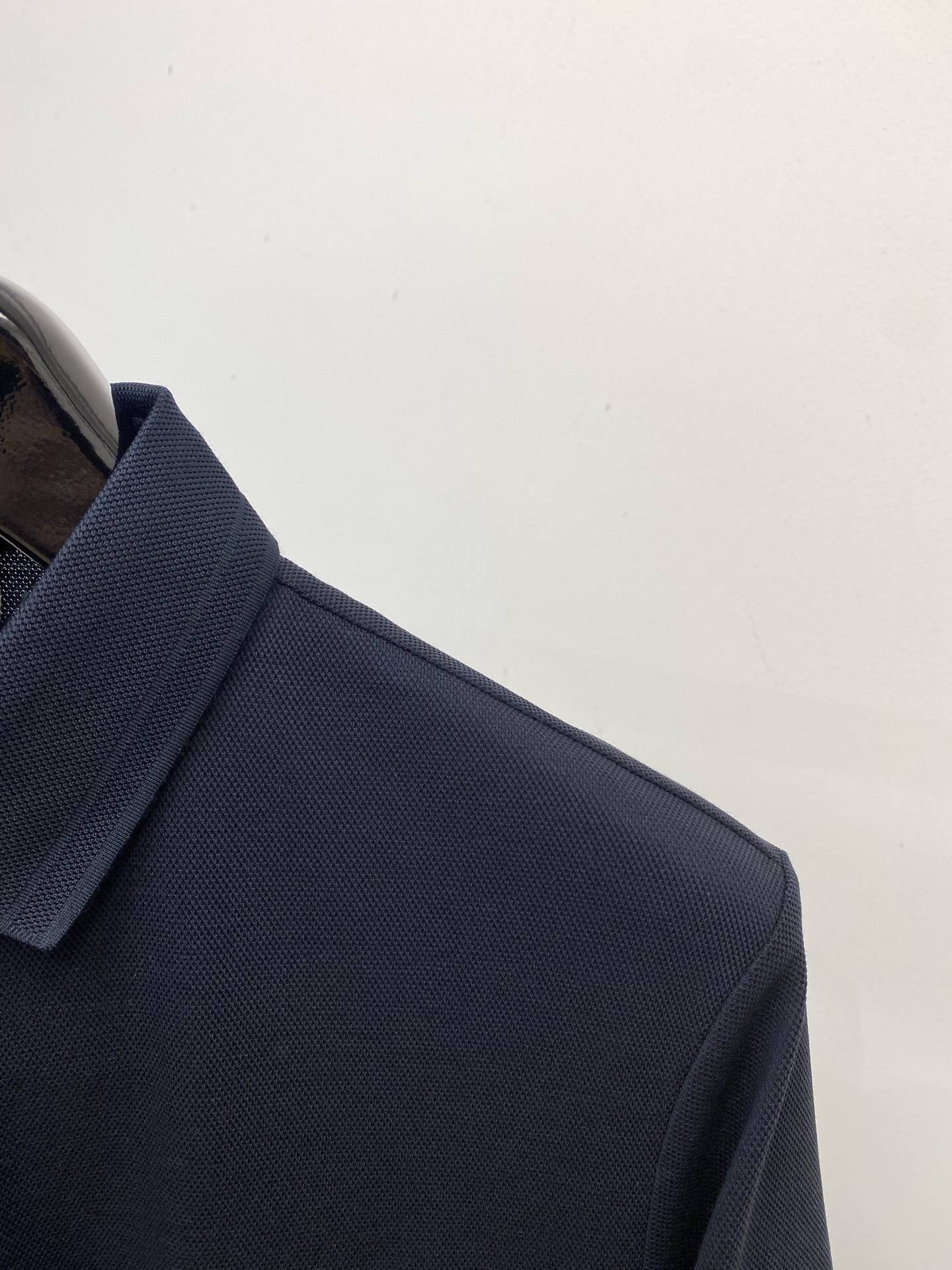 爱马仕、2025最新款短袖T恤，帅气时尚，胸前精致刺绣图案字母logo，简约百搭款。面料棉 不仅挺括，保