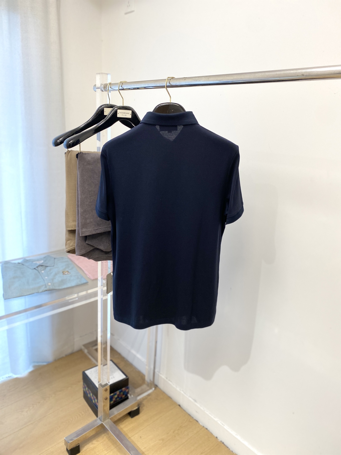 爱马仕、2025最新款短袖T恤，帅气时尚，胸前精致刺绣图案字母logo，简约百搭款。面料棉 不仅挺括，保