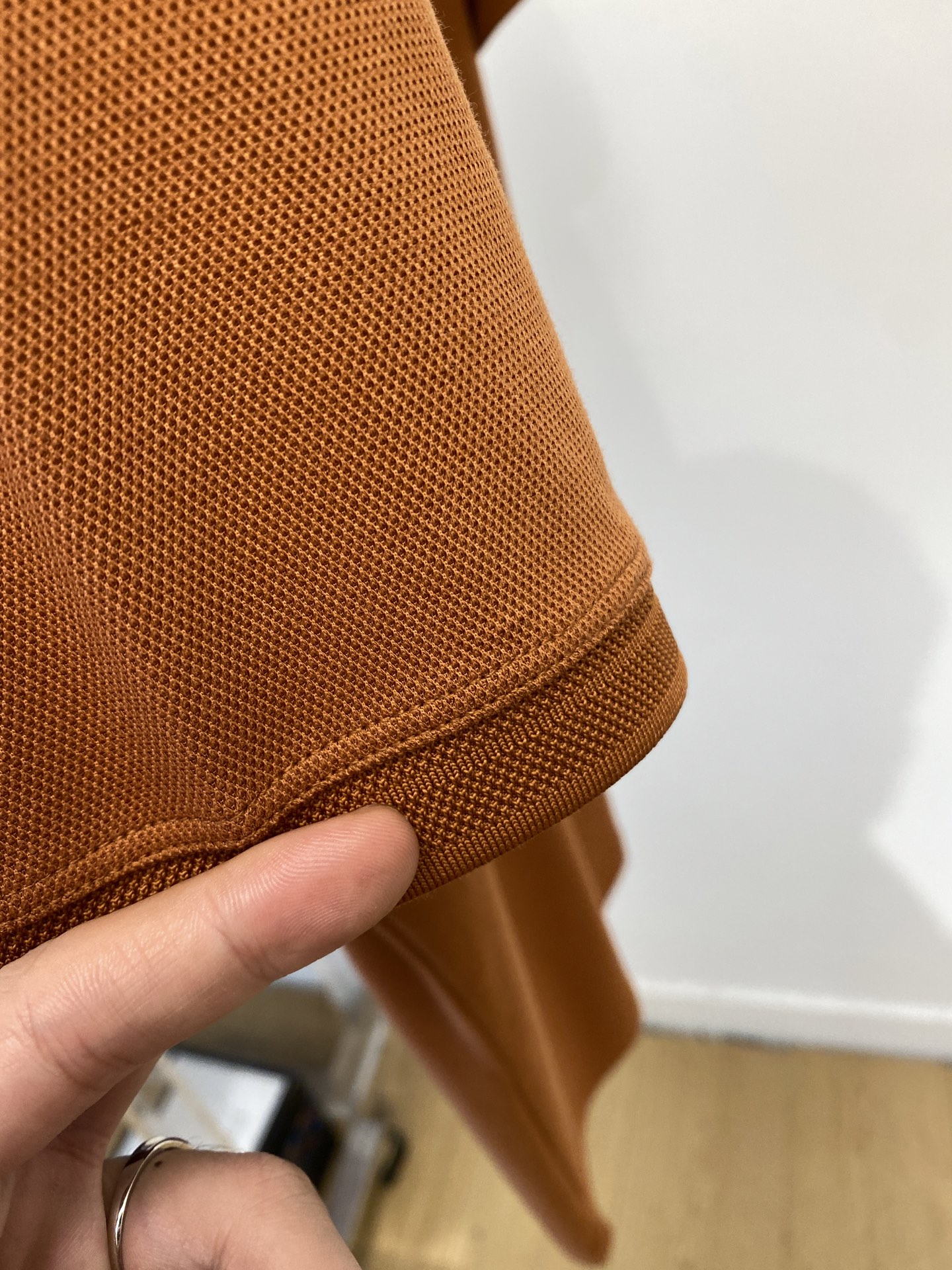 爱马仕、2025最新款短袖T恤，帅气时尚，胸前精致刺绣图案字母logo，简约百搭款。面料棉 不仅挺括，保