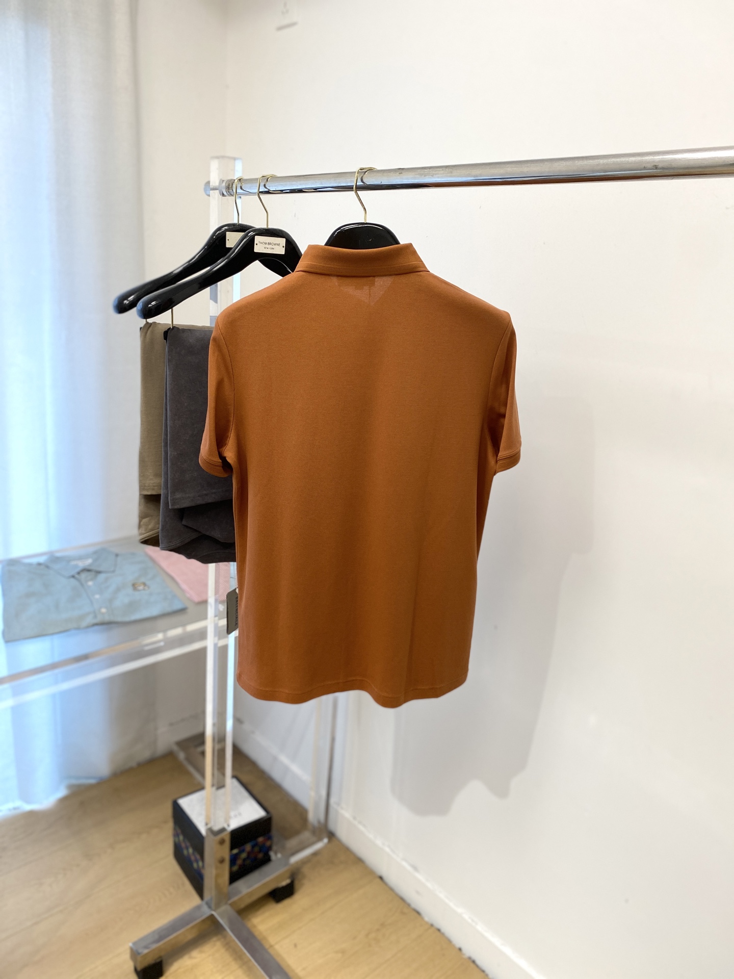 爱马仕、2025最新款短袖T恤，帅气时尚，胸前精致刺绣图案字母logo，简约百搭款。面料棉 不仅挺括，保