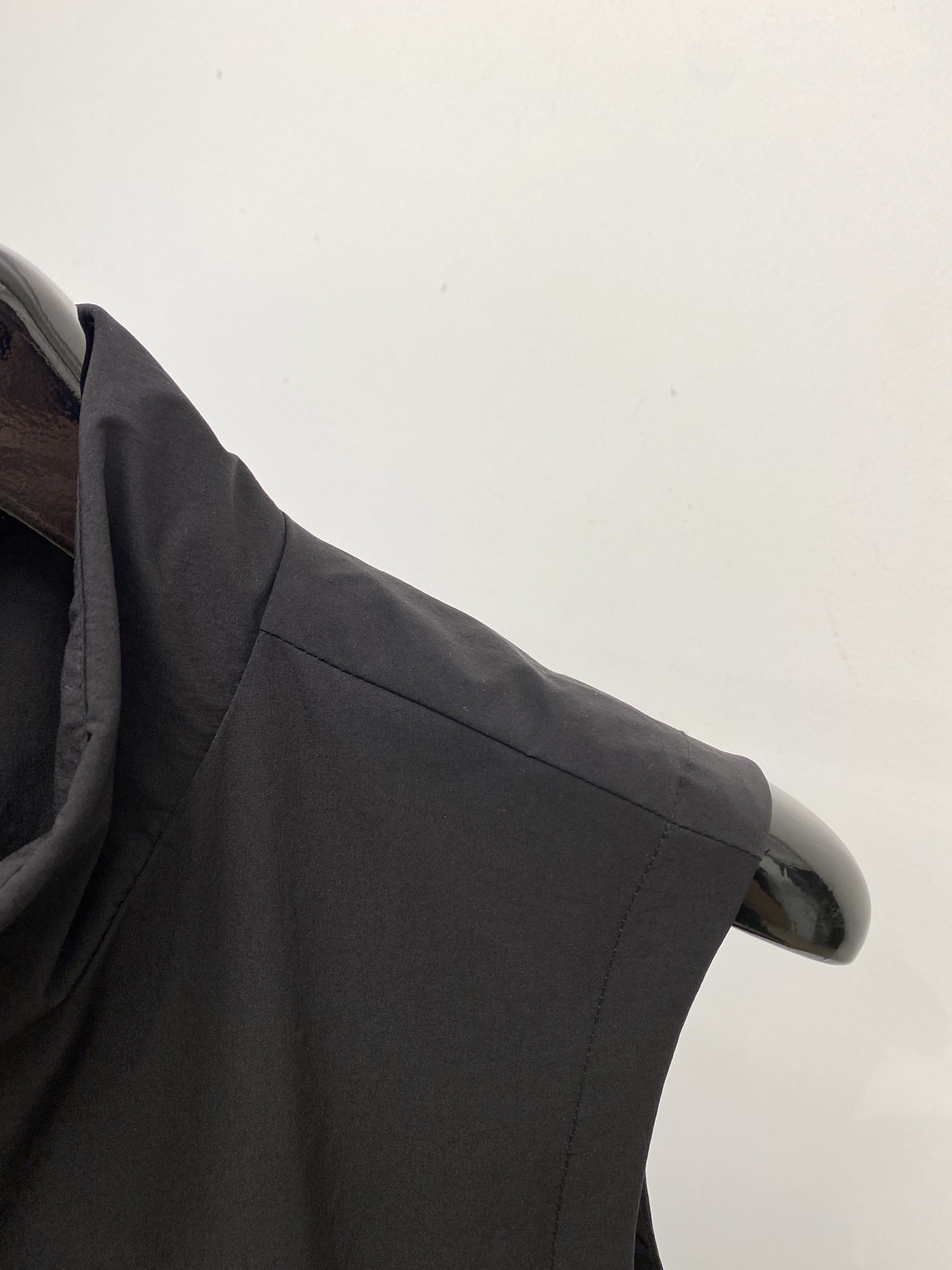 “Discent 2025 New Jacket: Custom-Made Fabric, Top-Shoulder Logo, Comfortable Fit, Fine Knitting – M-3XL P648” - 图片 3