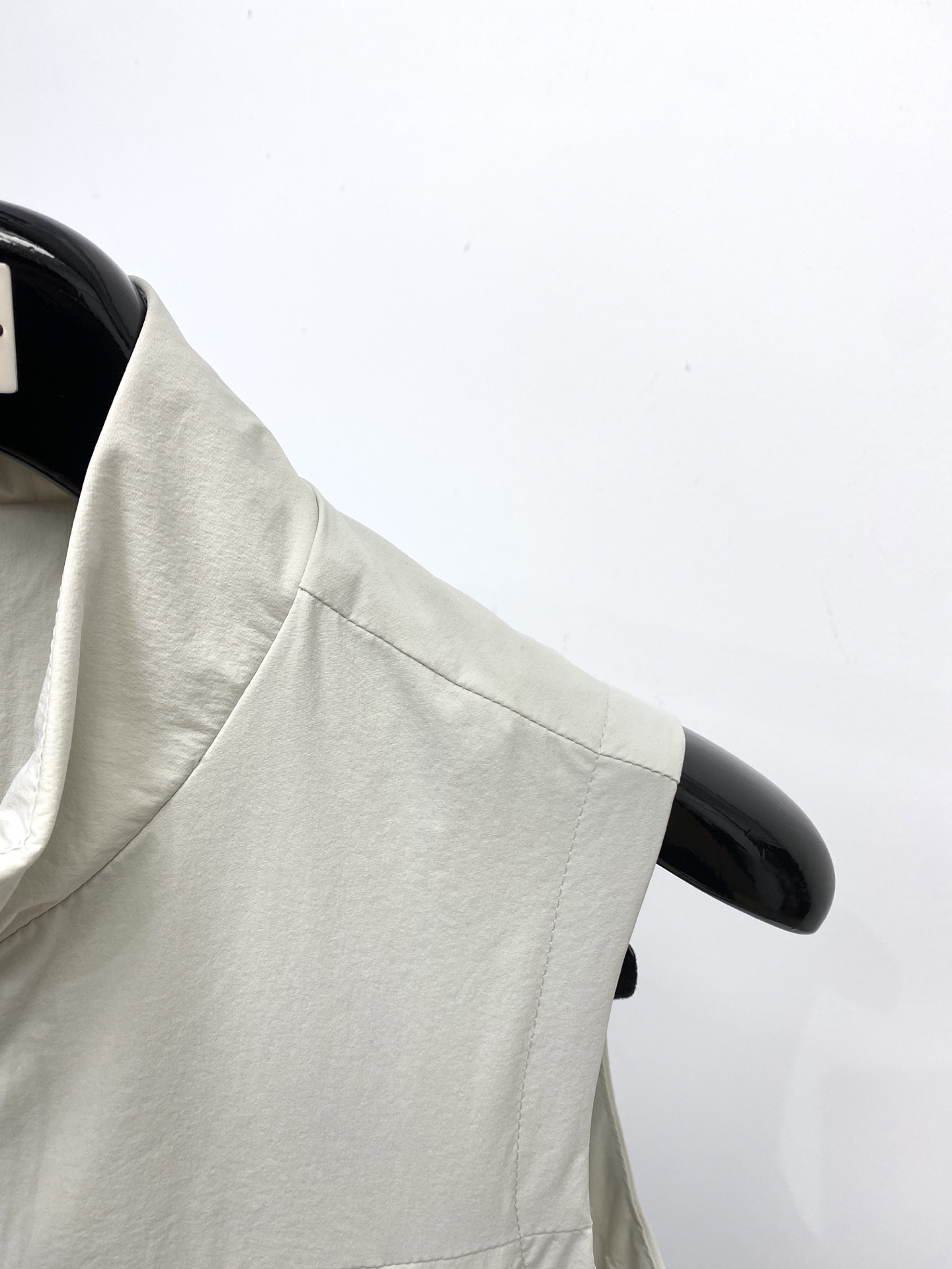 “Discent 2025 New Jacket: Fashion Style with Top-of-the-Shoulder Logo and Custom Fabric for Comfort” - 图片 3