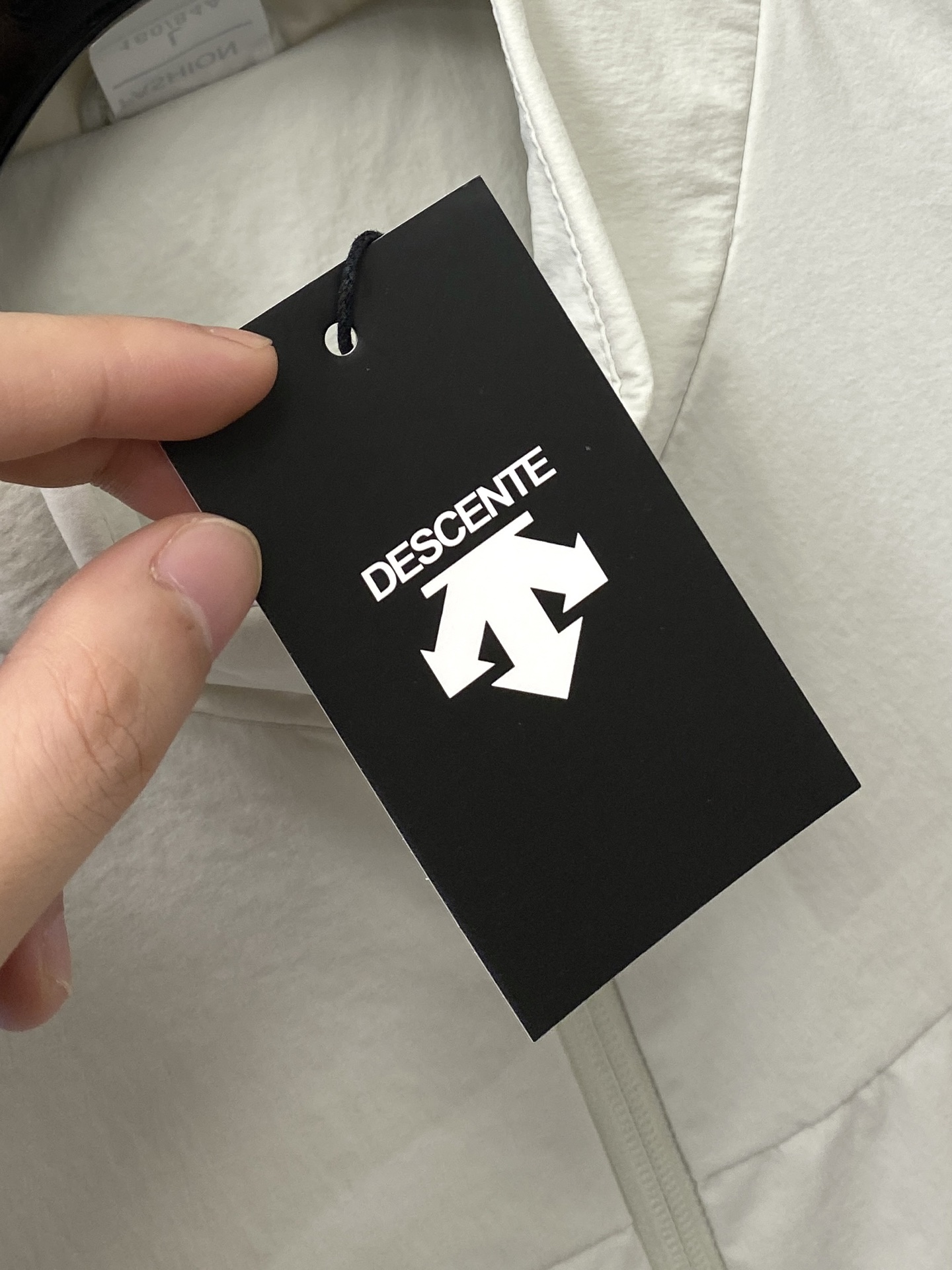 “Discent 2025 New Jacket: Fashion Style with Top-of-the-Shoulder Logo and Custom Fabric for Comfort” - 图片 6