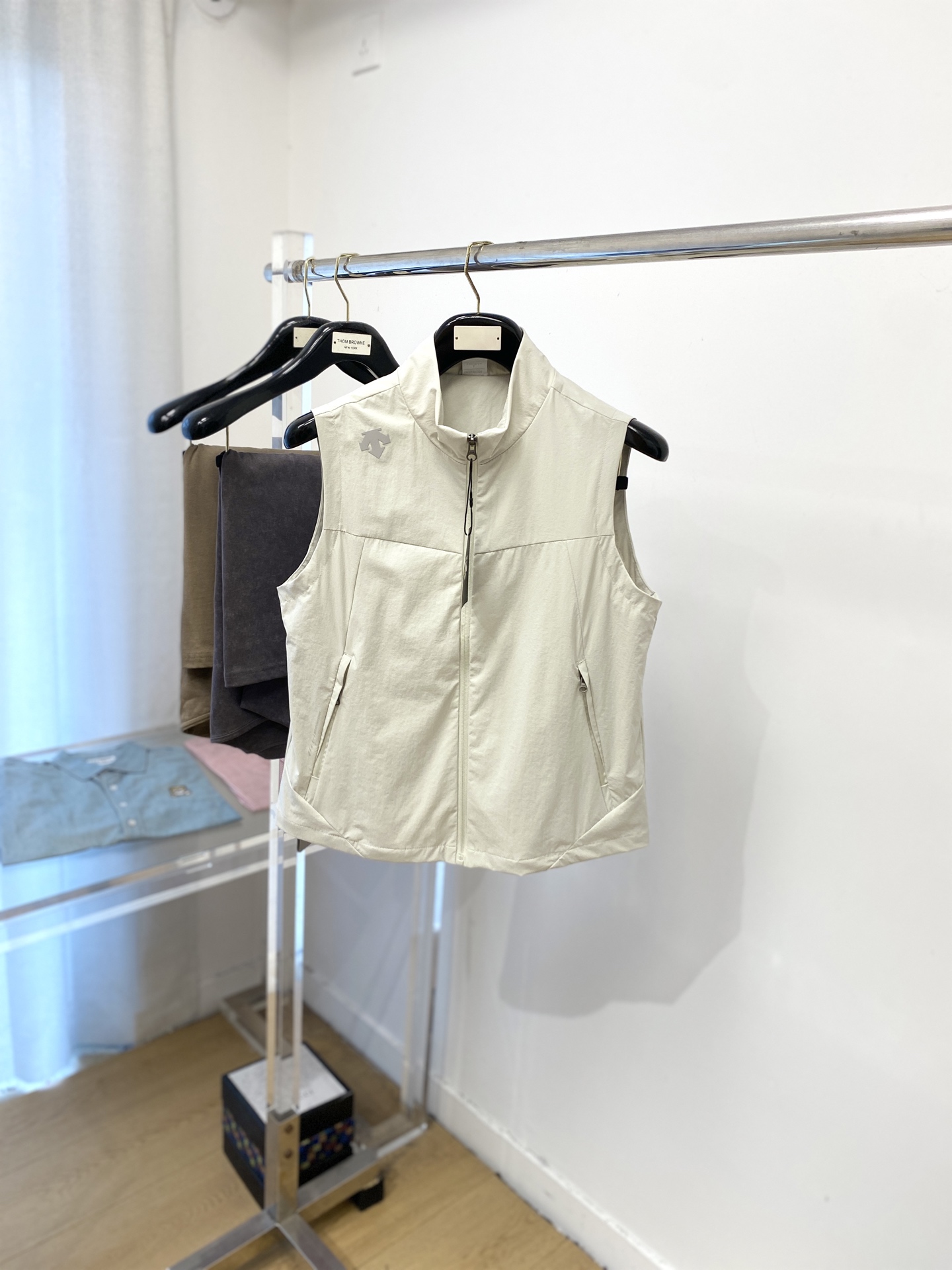 “Discent 2025 New Jacket: Fashion Style with Top-of-the-Shoulder Logo and Custom Fabric for Comfort” - 图片 1