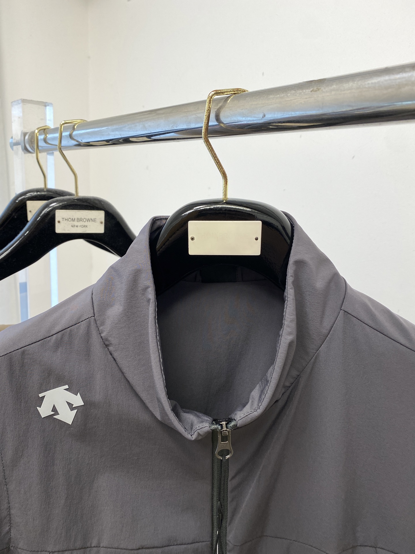 “Discent 2025 Jacket: Custom-made Fashion with Unique Logo and Comfortable Fit” - 图片 2