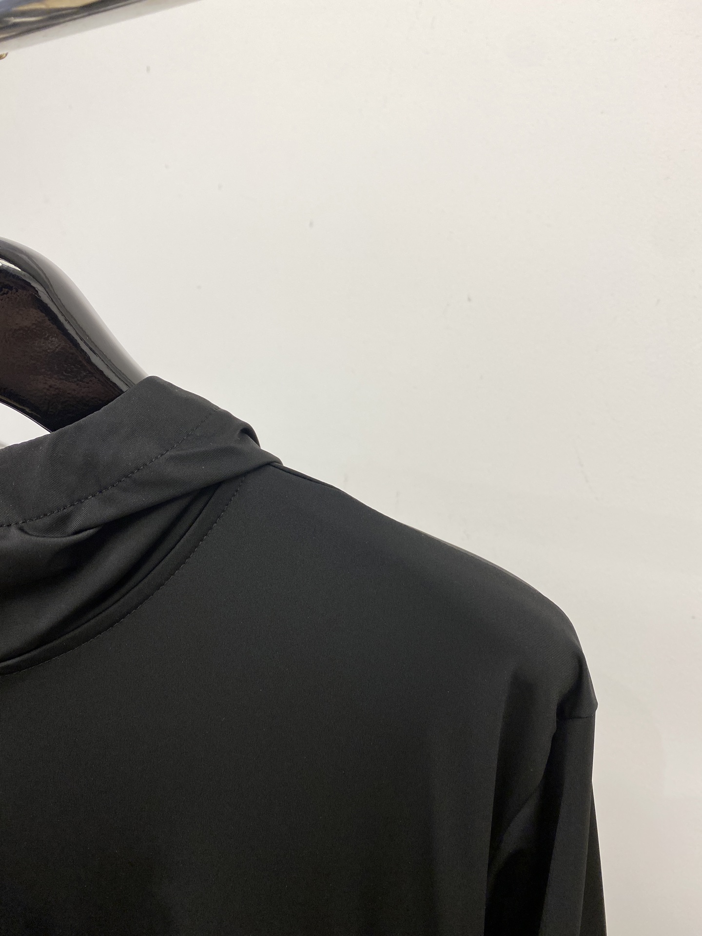 “2025 New Sunscreen Jacket with Stylish Cotton Fabric and Embroidered Logo for $100” - 图片 3