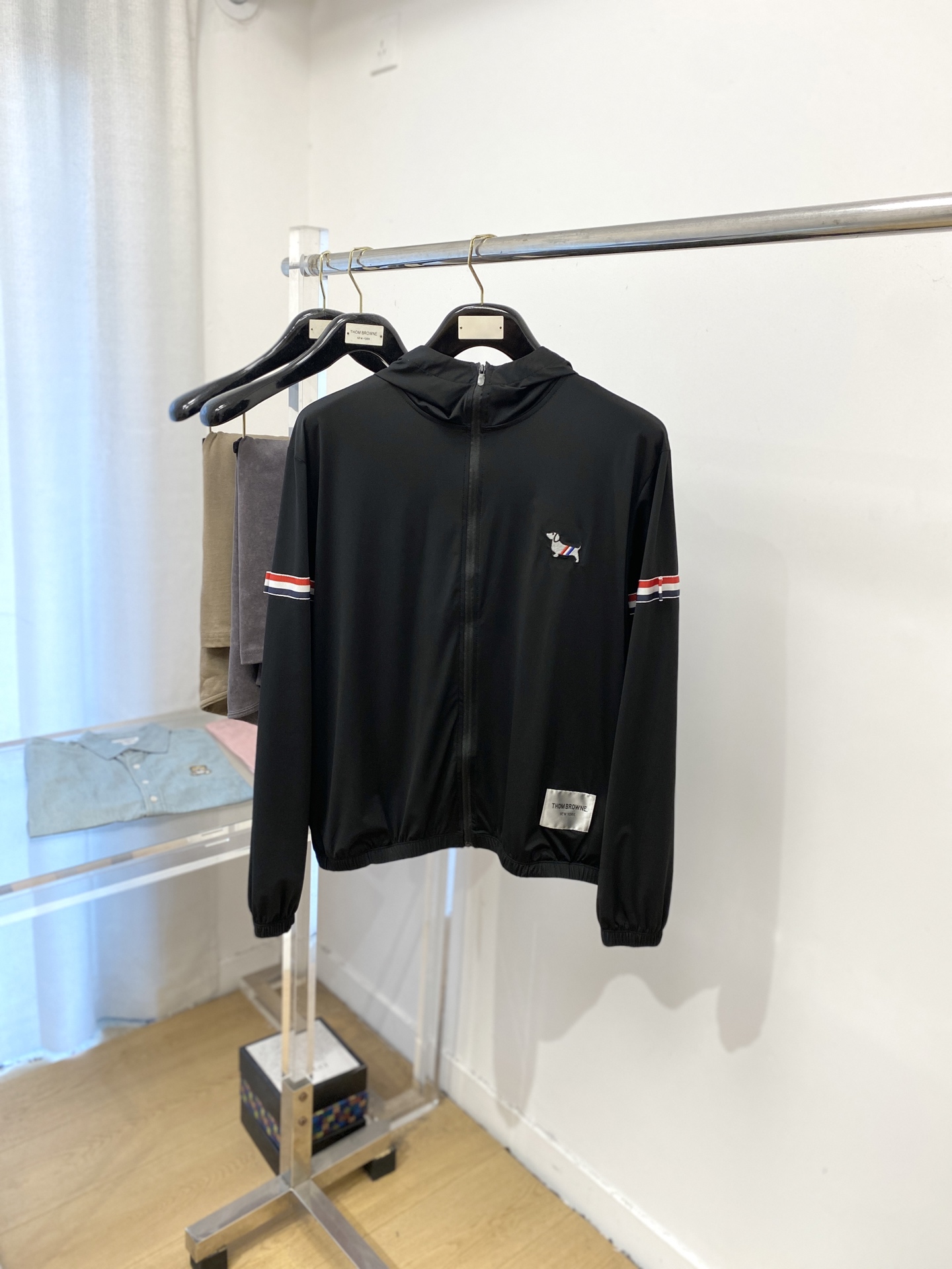 “2025 New Sunscreen Jacket with Stylish Cotton Fabric and Embroidered Logo for $100” - 图片 1