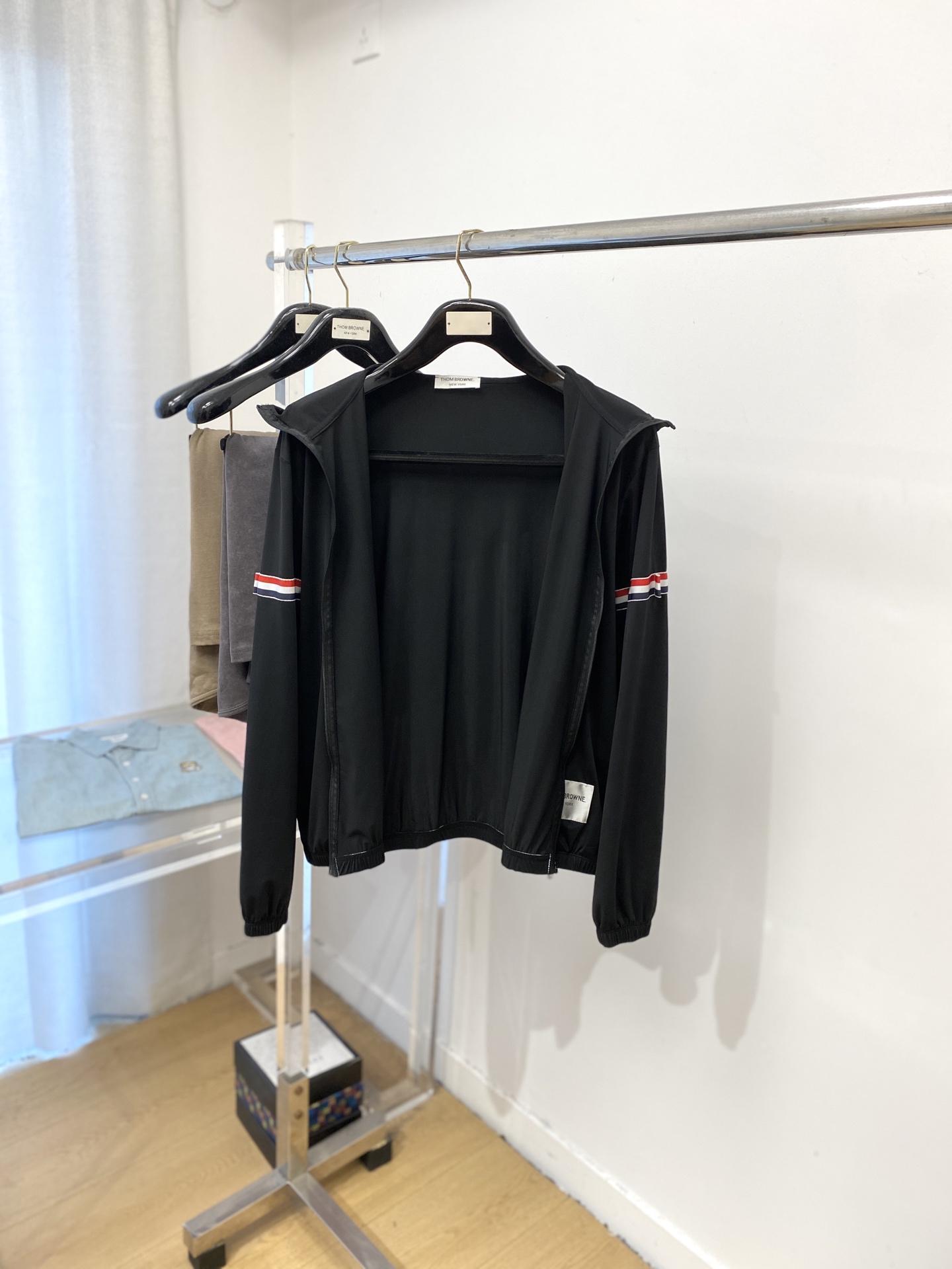 “2025 New Sunscreen Jacket with Stylish Cotton Fabric and Embroidered Logo for $100” - 图片 5