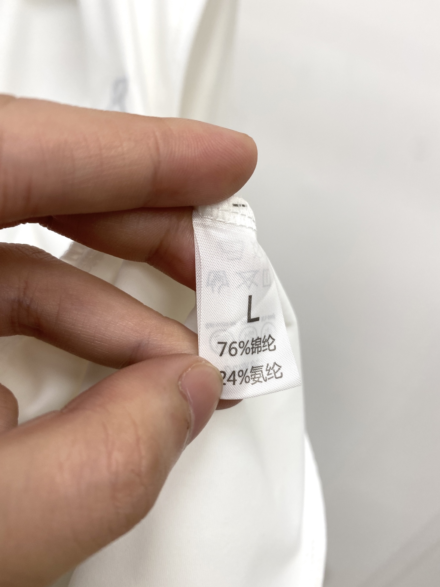 “2025 New Sunscreen Jacket with Stylish Embroidery and Comfortable Cotton Fabric for $100” - 图片 8