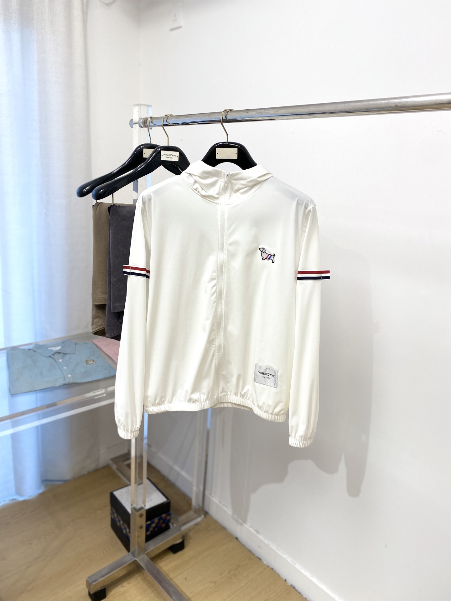 “2025 New Sunscreen Jacket with Stylish Embroidery and Comfortable Cotton Fabric for $100” - 图片 1