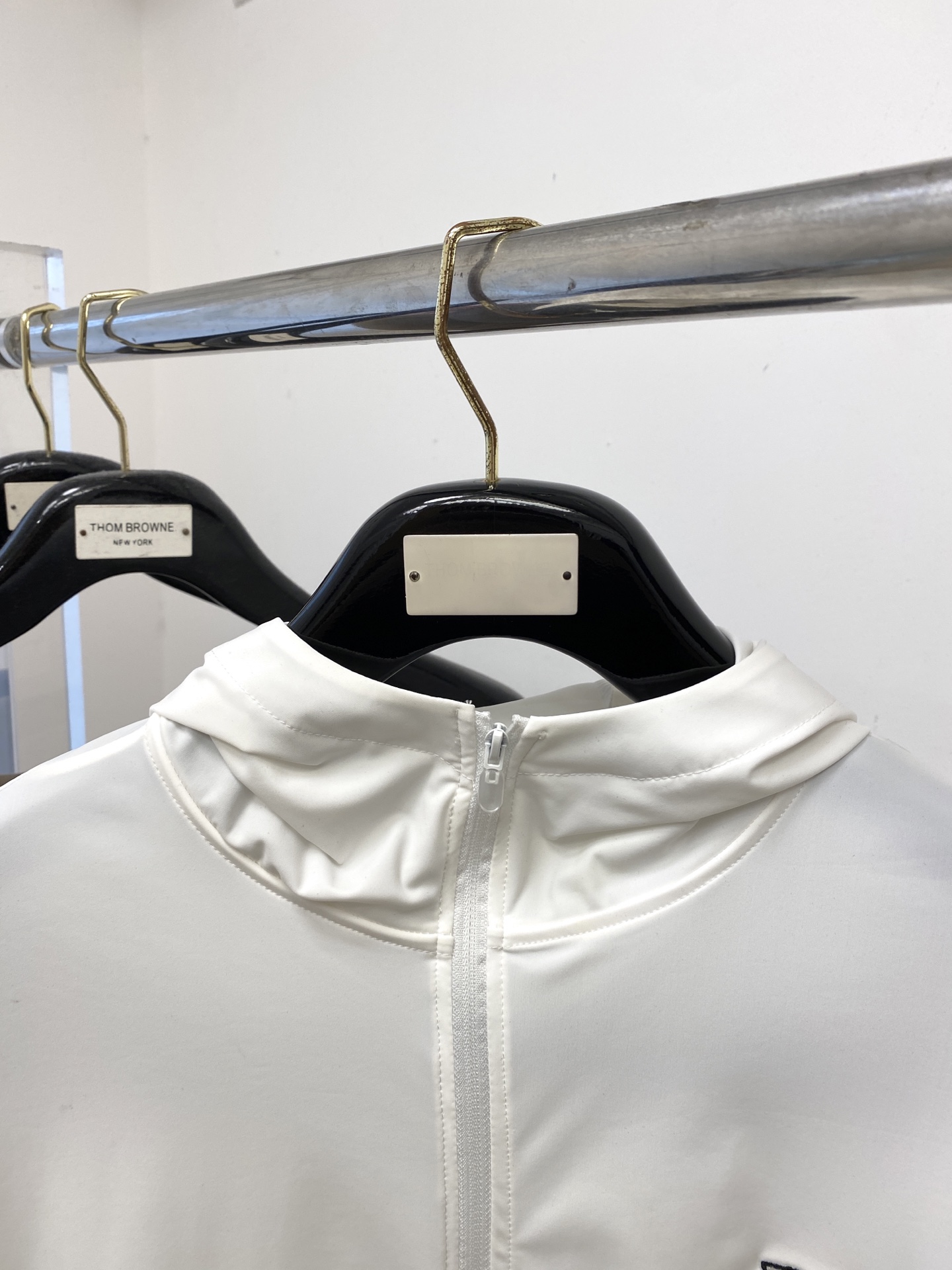 “2025 New Sunscreen Jacket with Stylish Embroidery and Comfortable Cotton Fabric for $100” - 图片 2