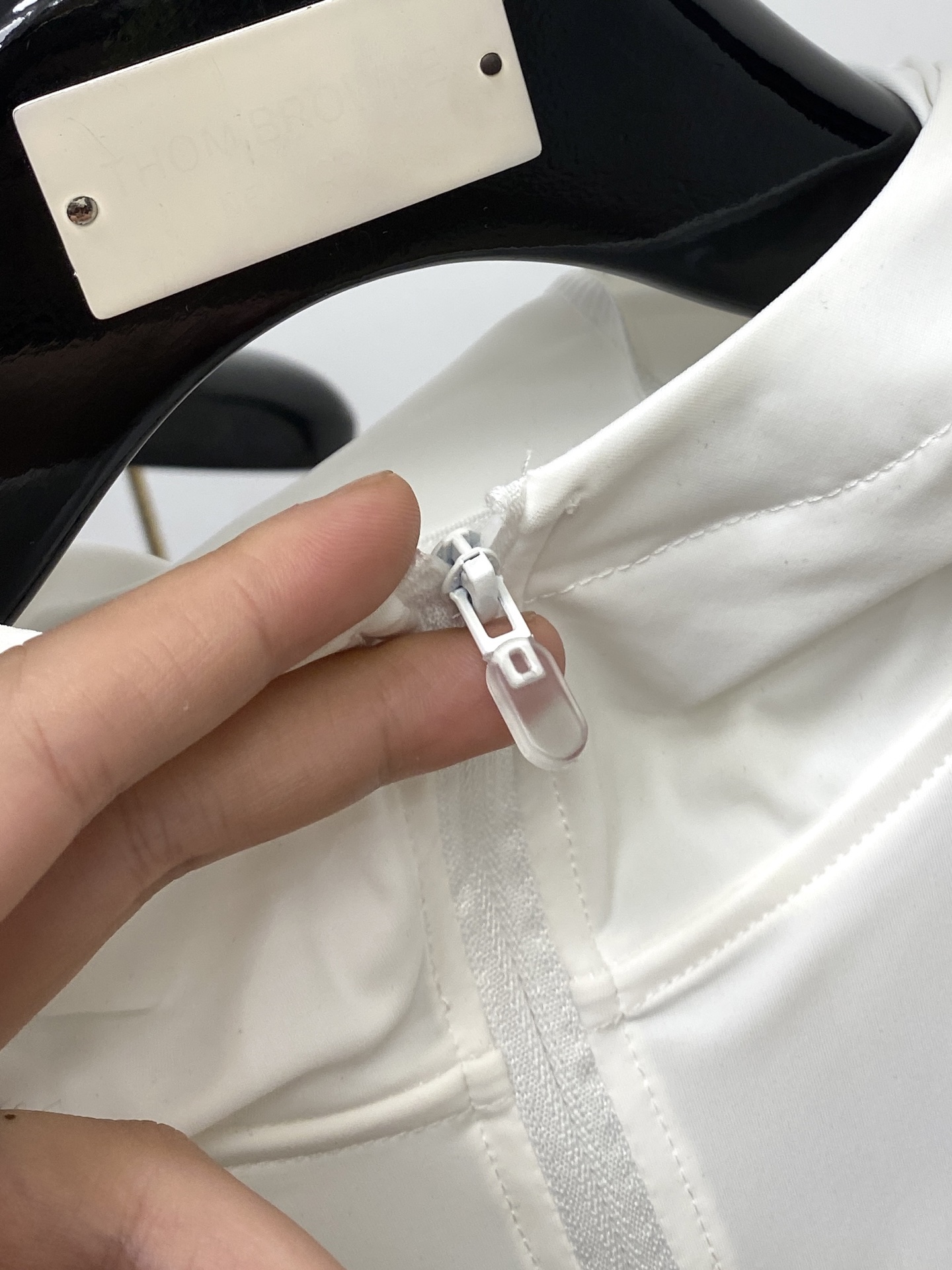 “2025 New Sunscreen Jacket with Stylish Embroidery and Comfortable Cotton Fabric for $100” - 图片 4