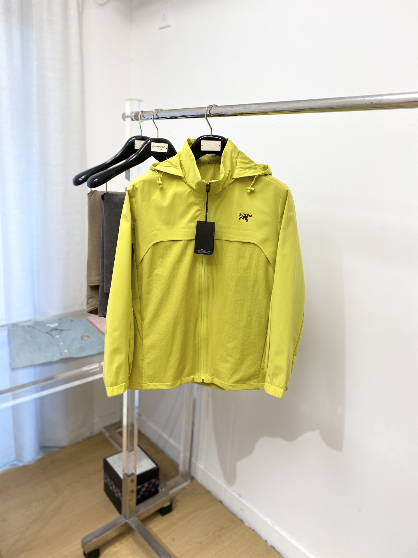 “2025 New Fashion Jackets with Fine Embroidery Logo and Custom Fabric”