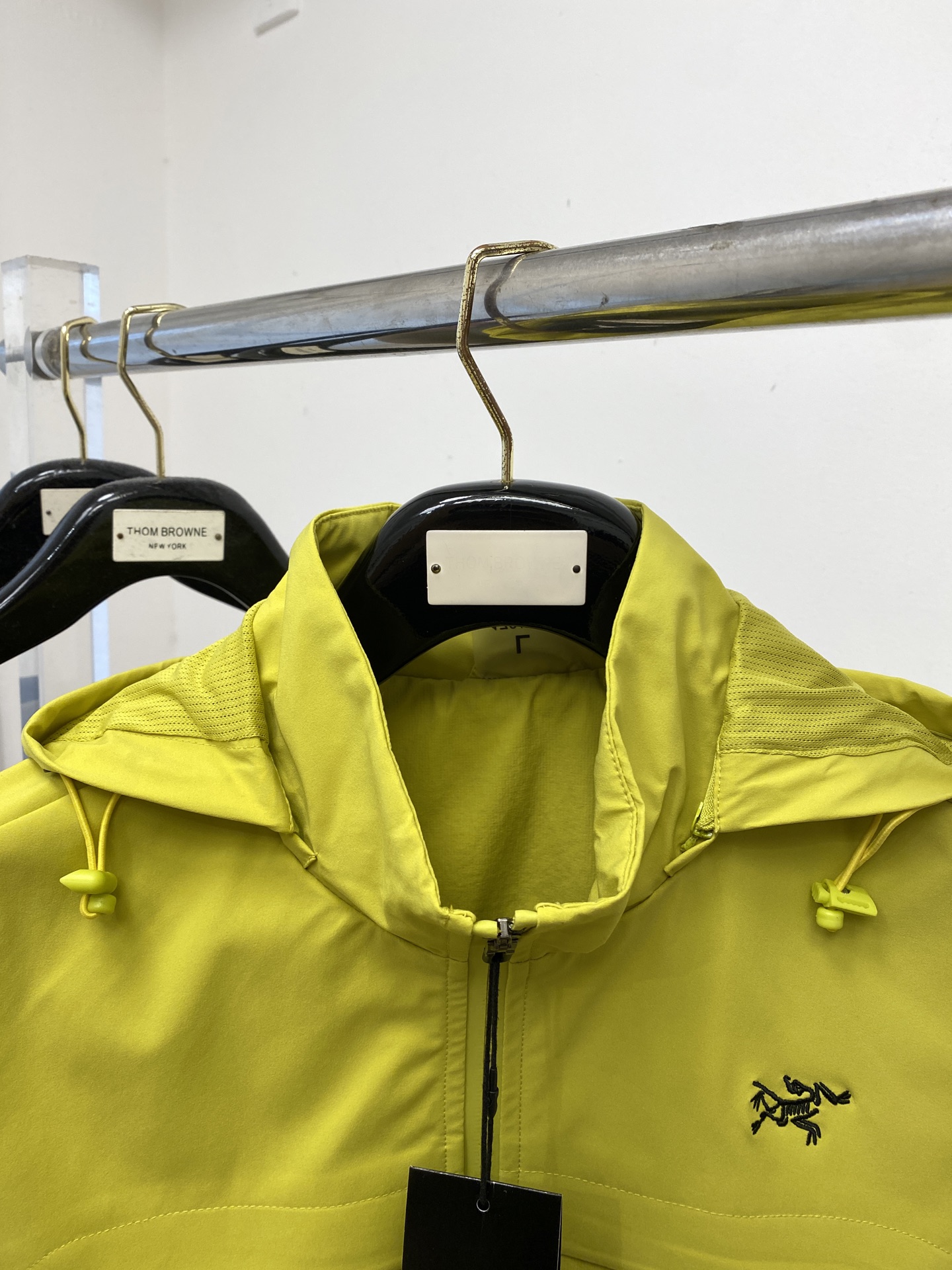 “2025 New Fashion Jackets with Fine Embroidery Logo and Custom Fabric” - 图片 2